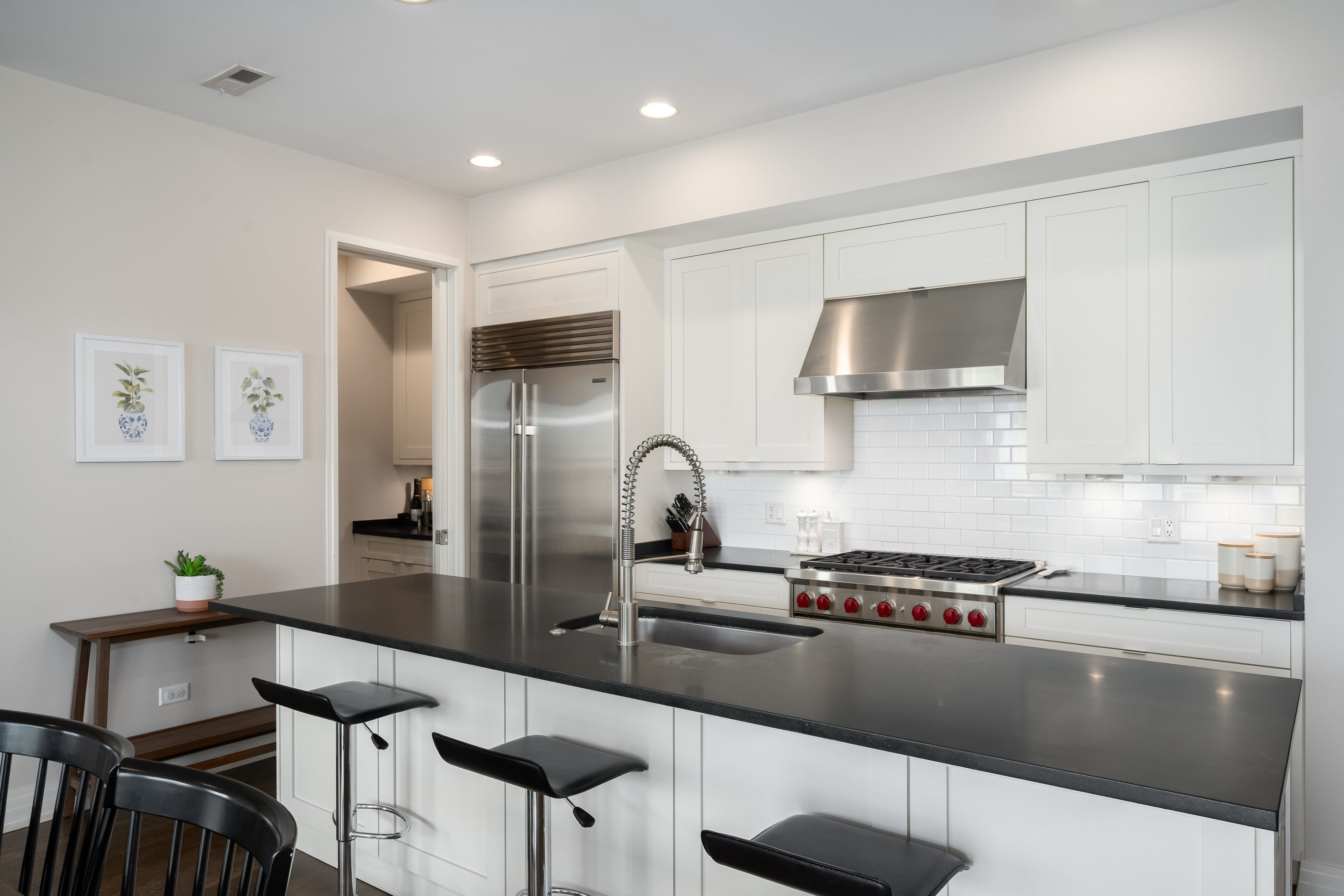 2755 N Lakewood Avenue Unit# 4S