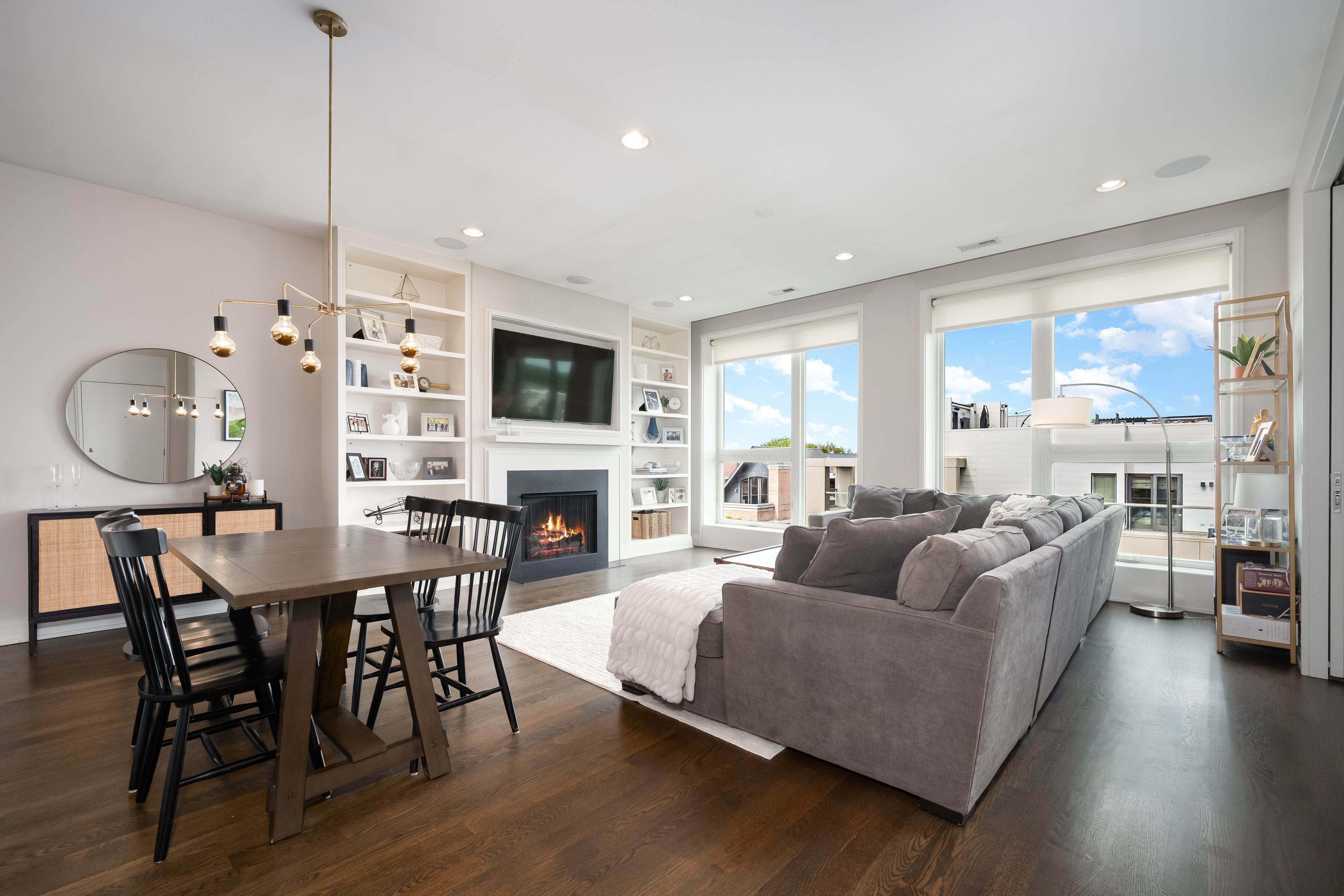 2755 N Lakewood Avenue Unit# 4S