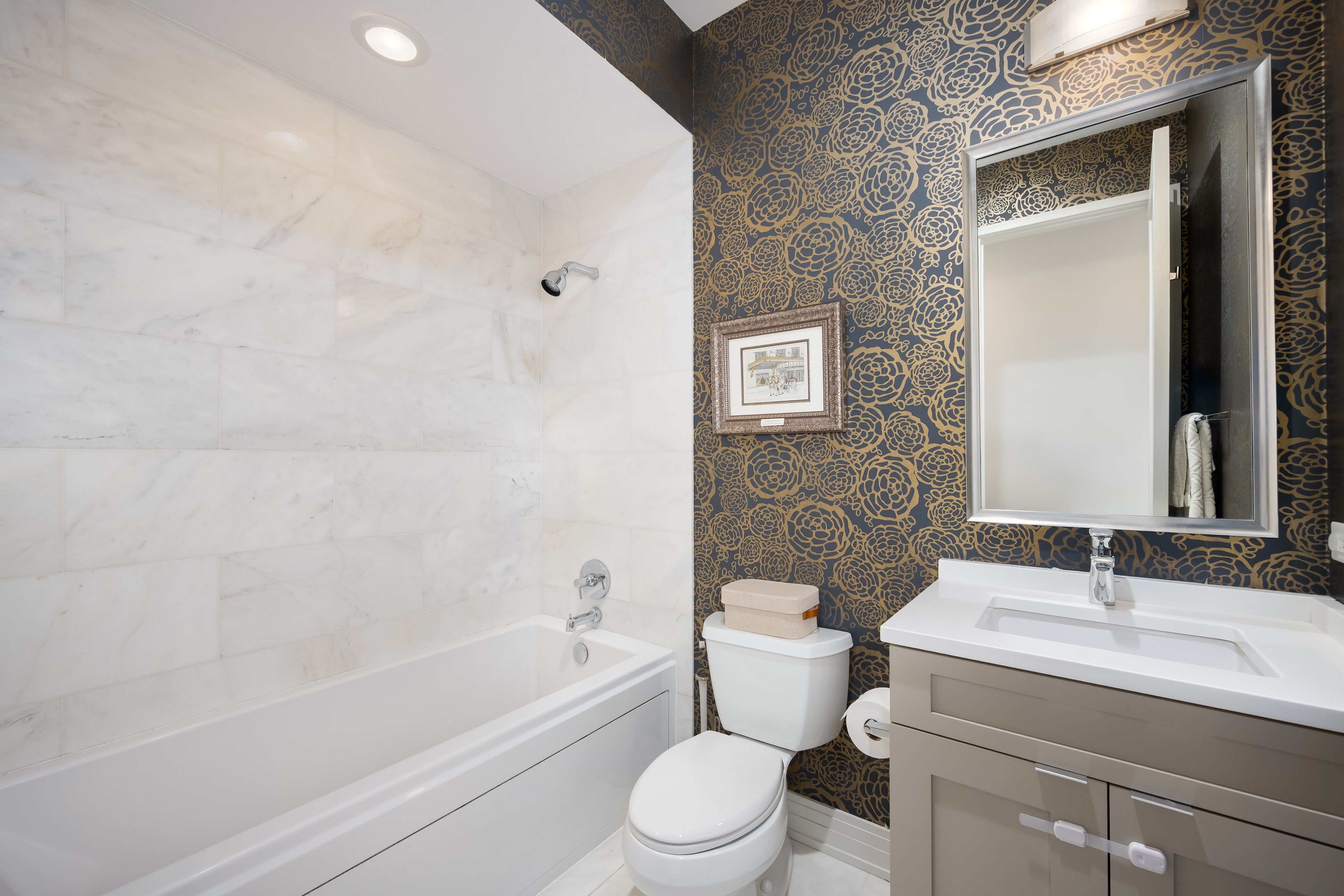 2755 N Lakewood Avenue Unit# 4S