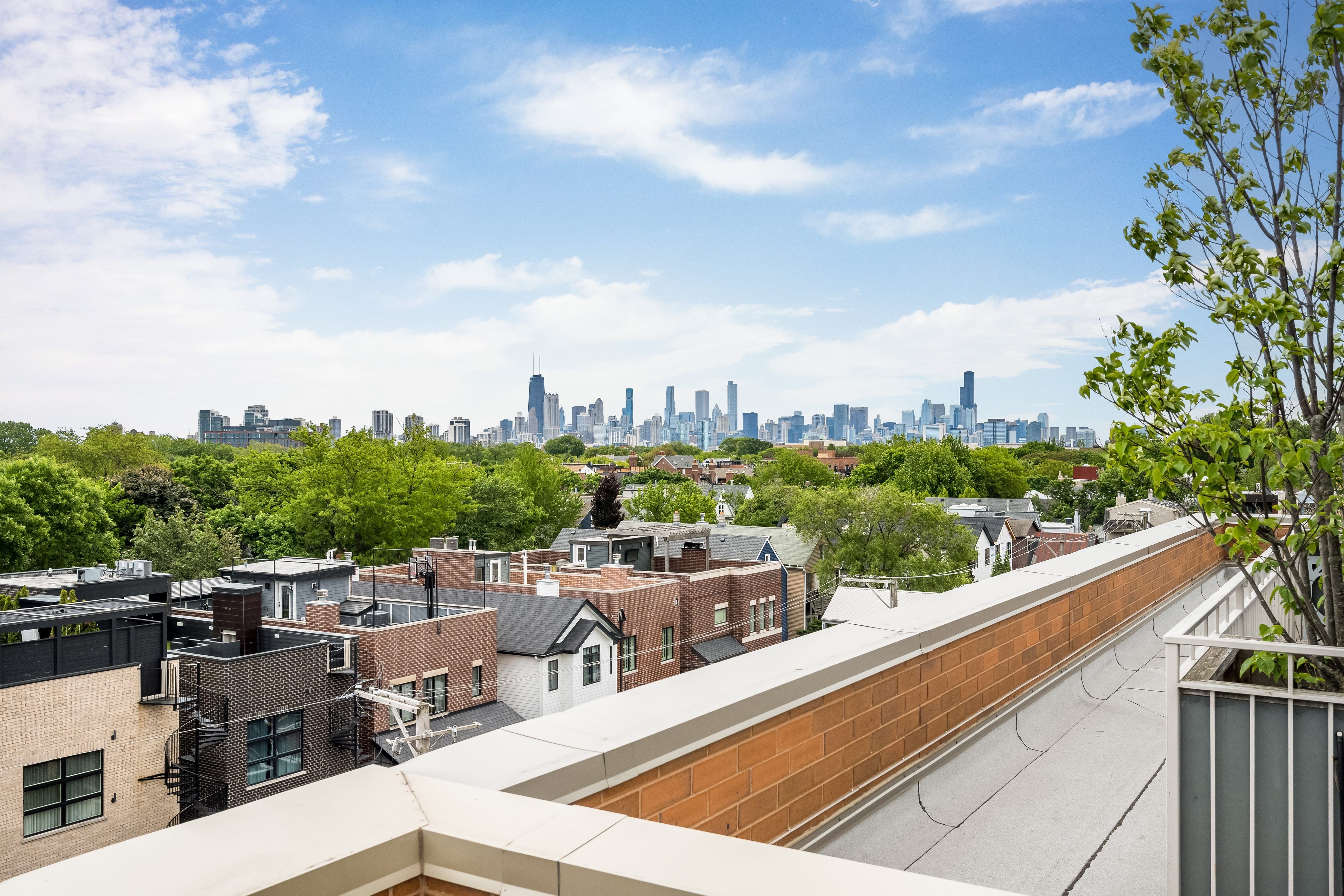 2755 N Lakewood Avenue Unit# 4S