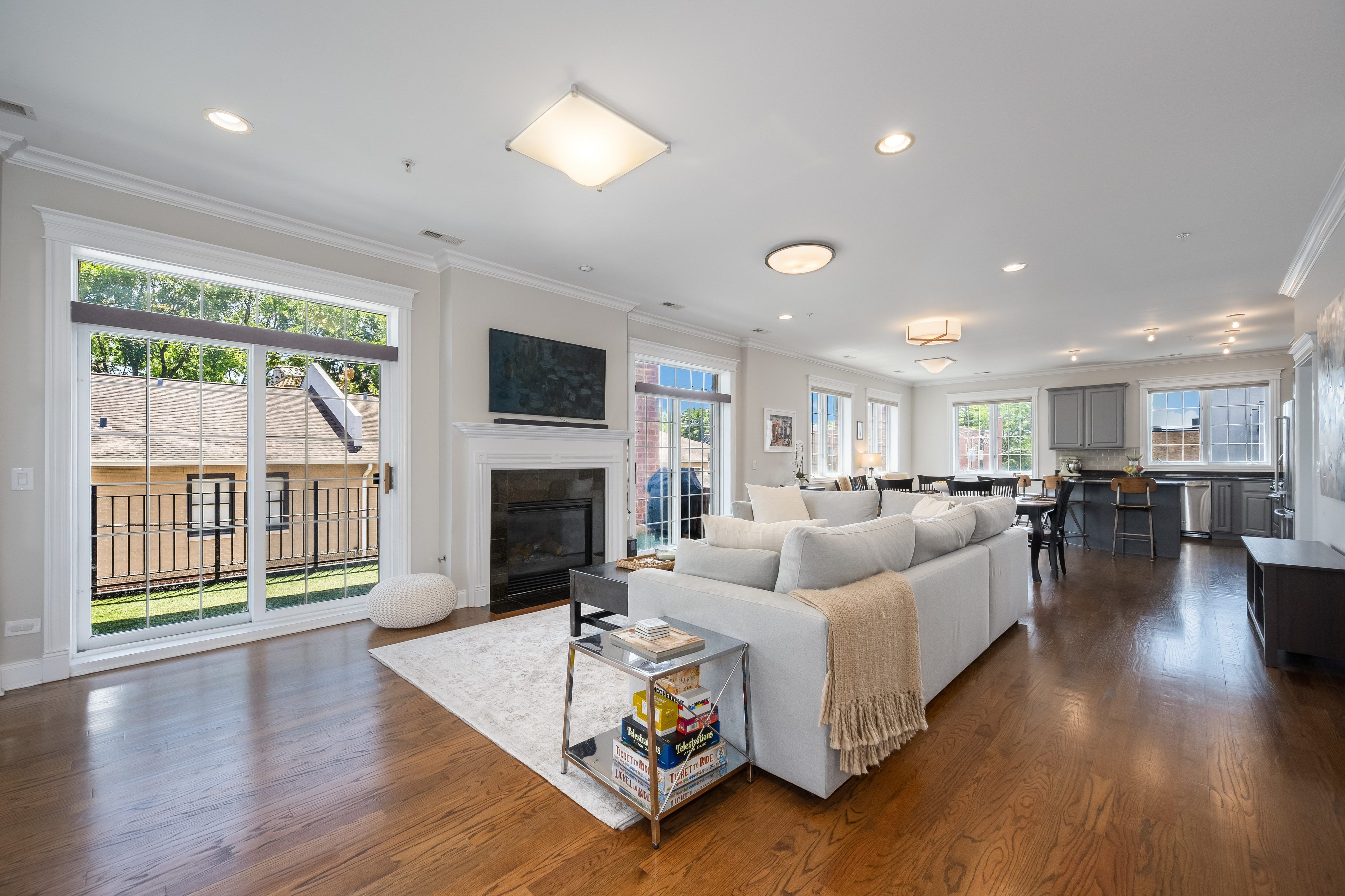 1453 W Irving Park Road Unit# 305