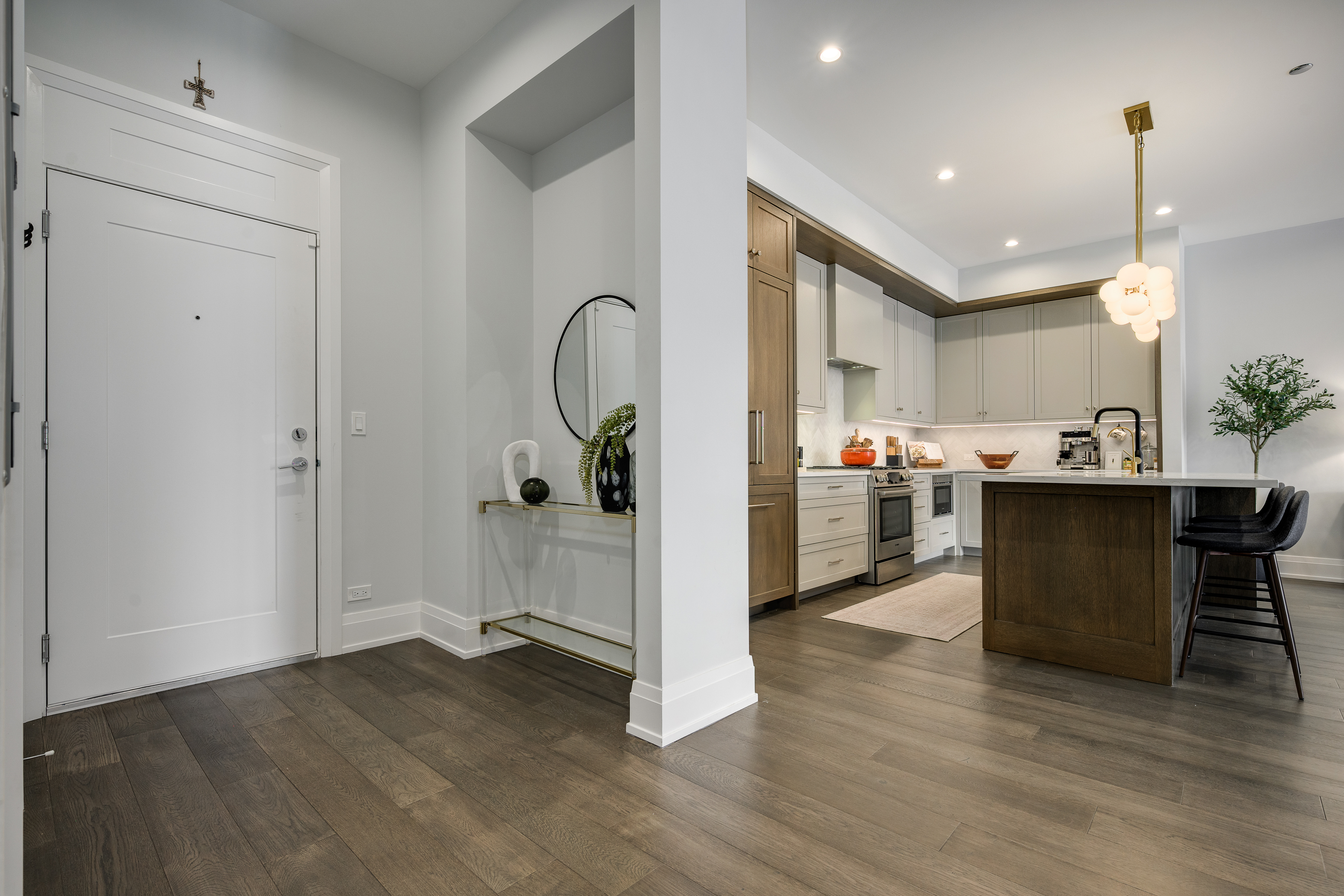 3037 N Lincoln Avenue Unit# 205