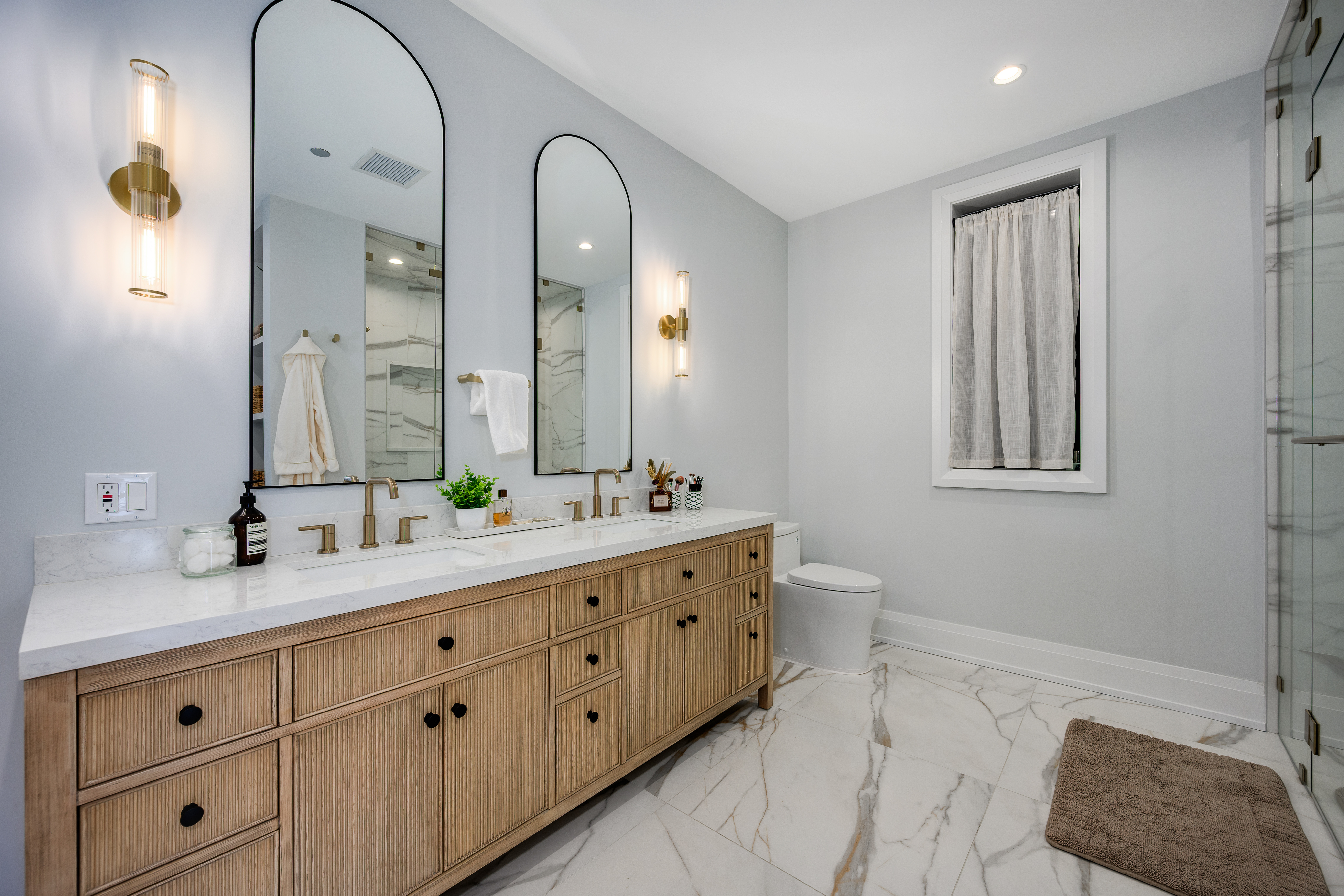 3037 N Lincoln Avenue Unit# 205