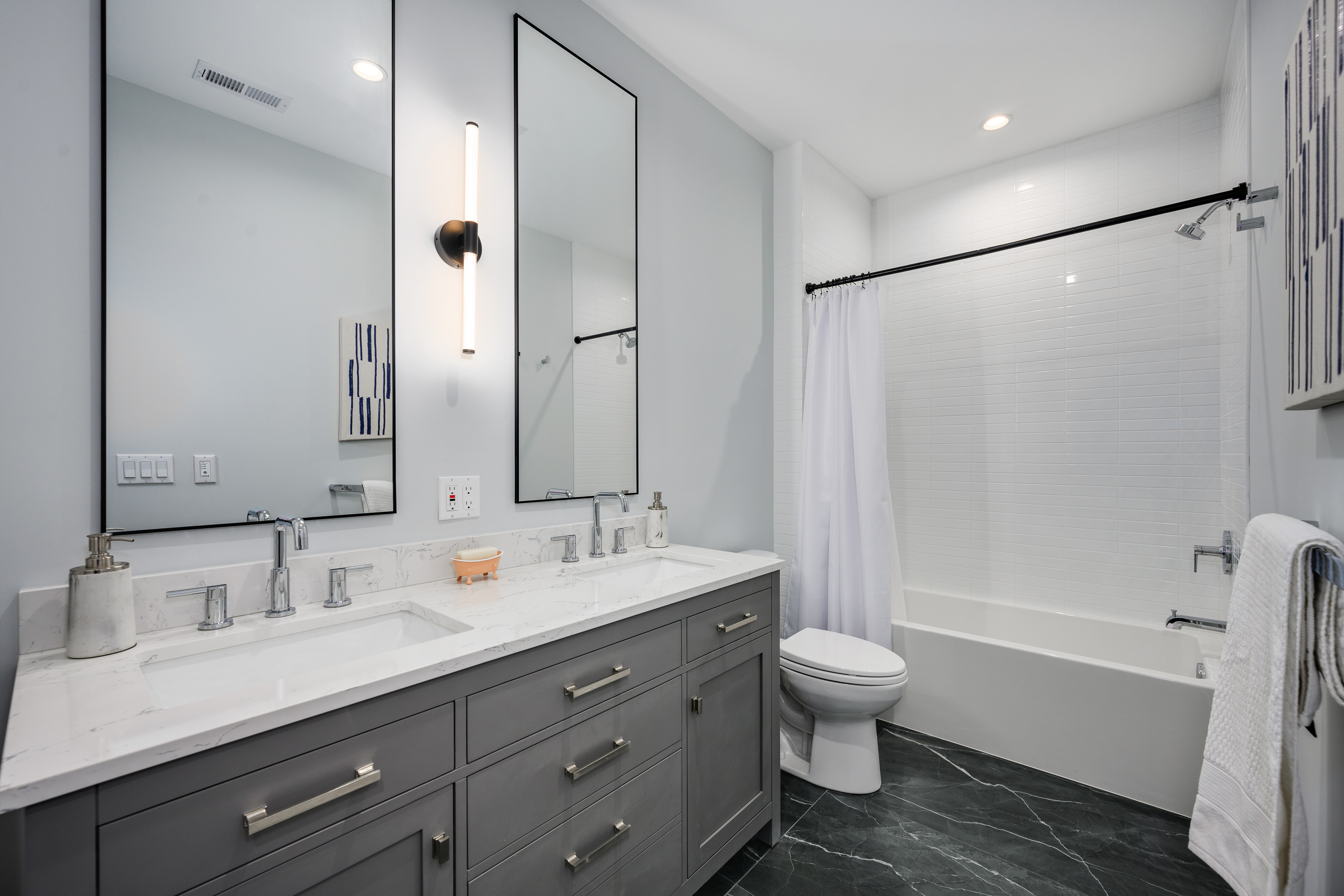 3037 N Lincoln Avenue Unit# 205
