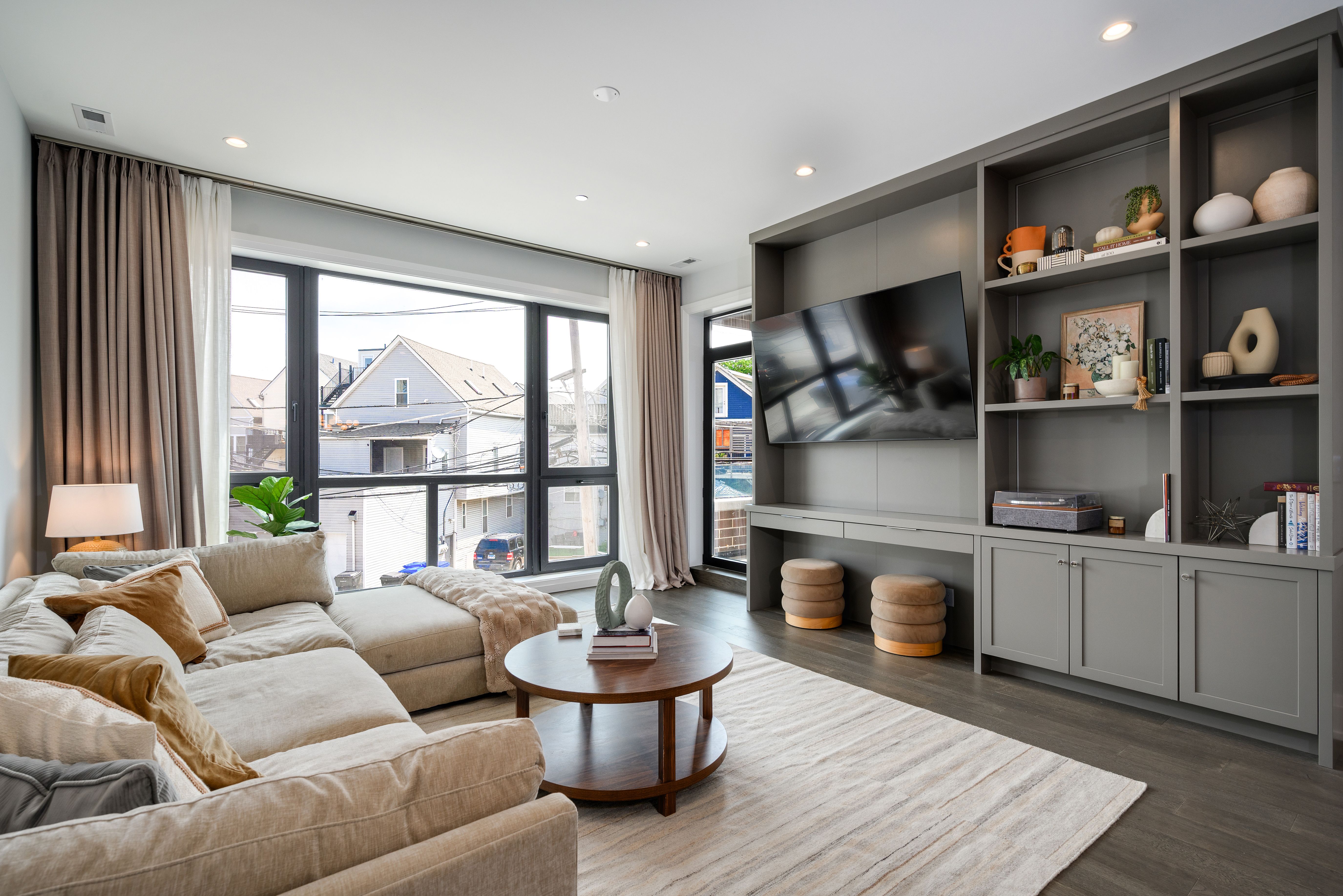 3037 N Lincoln Avenue Unit# 205