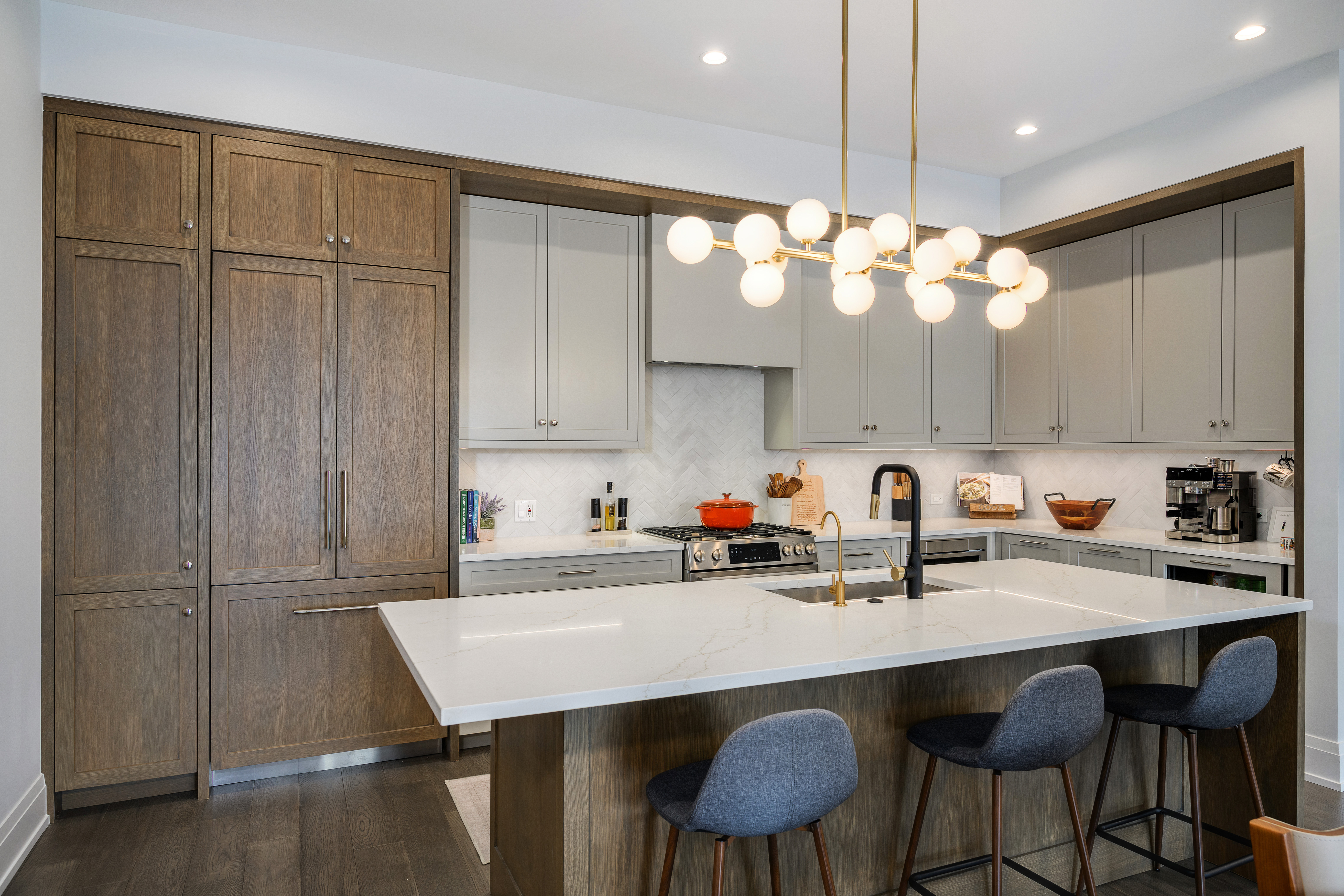 3037 N Lincoln Avenue Unit# 205