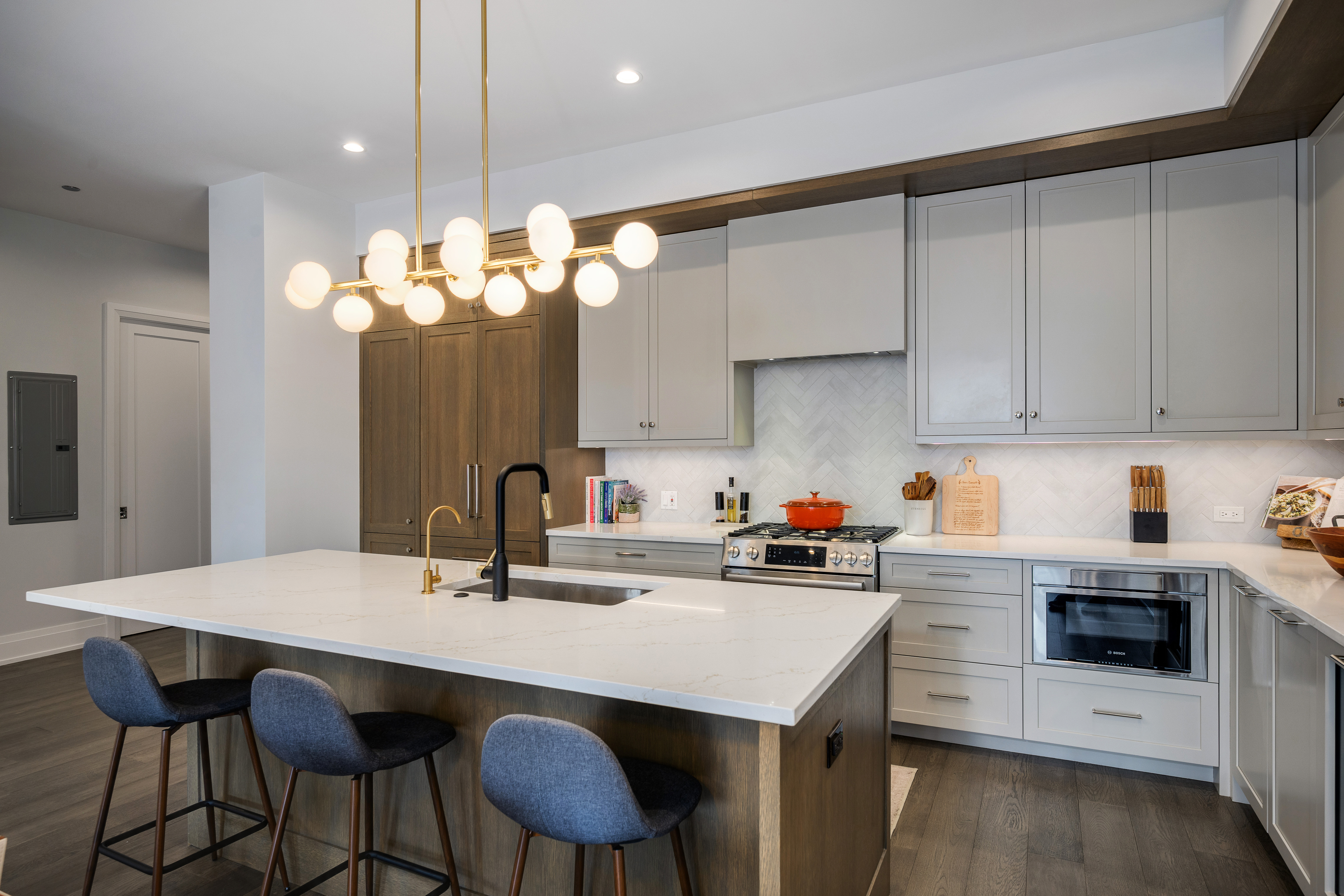3037 N Lincoln Avenue Unit# 205