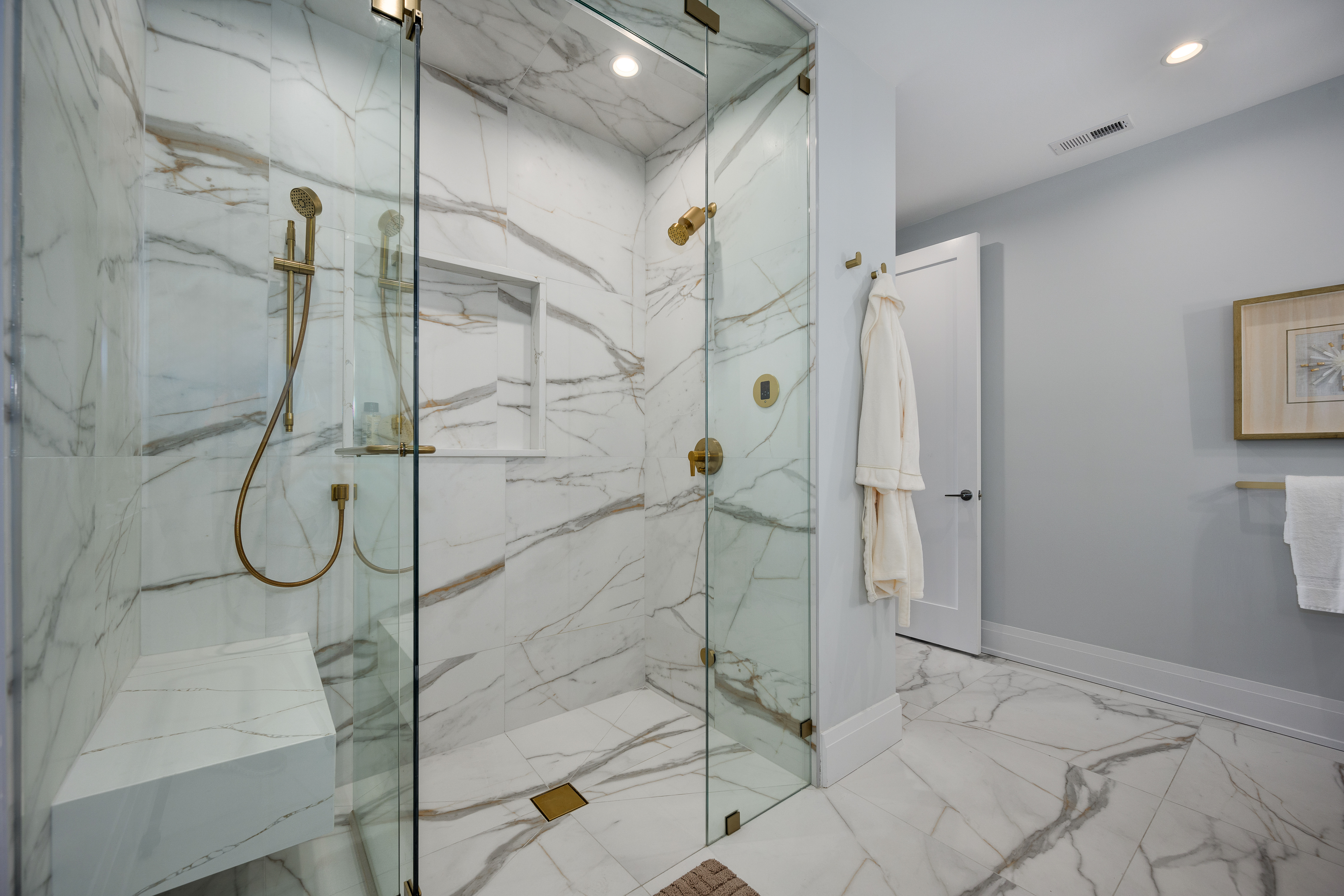 3037 N Lincoln Avenue Unit# 205