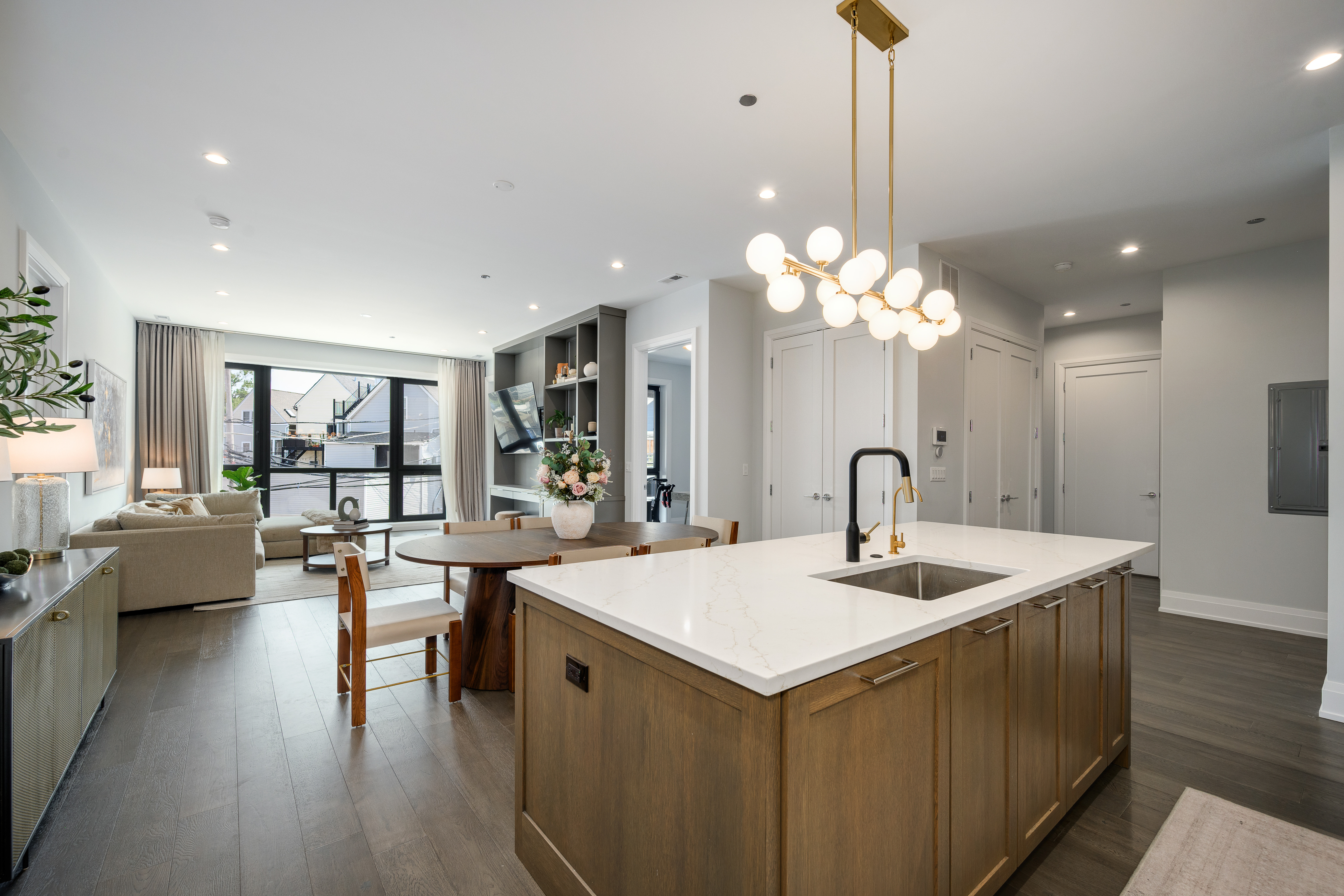 3037 N Lincoln Avenue Unit# 205
