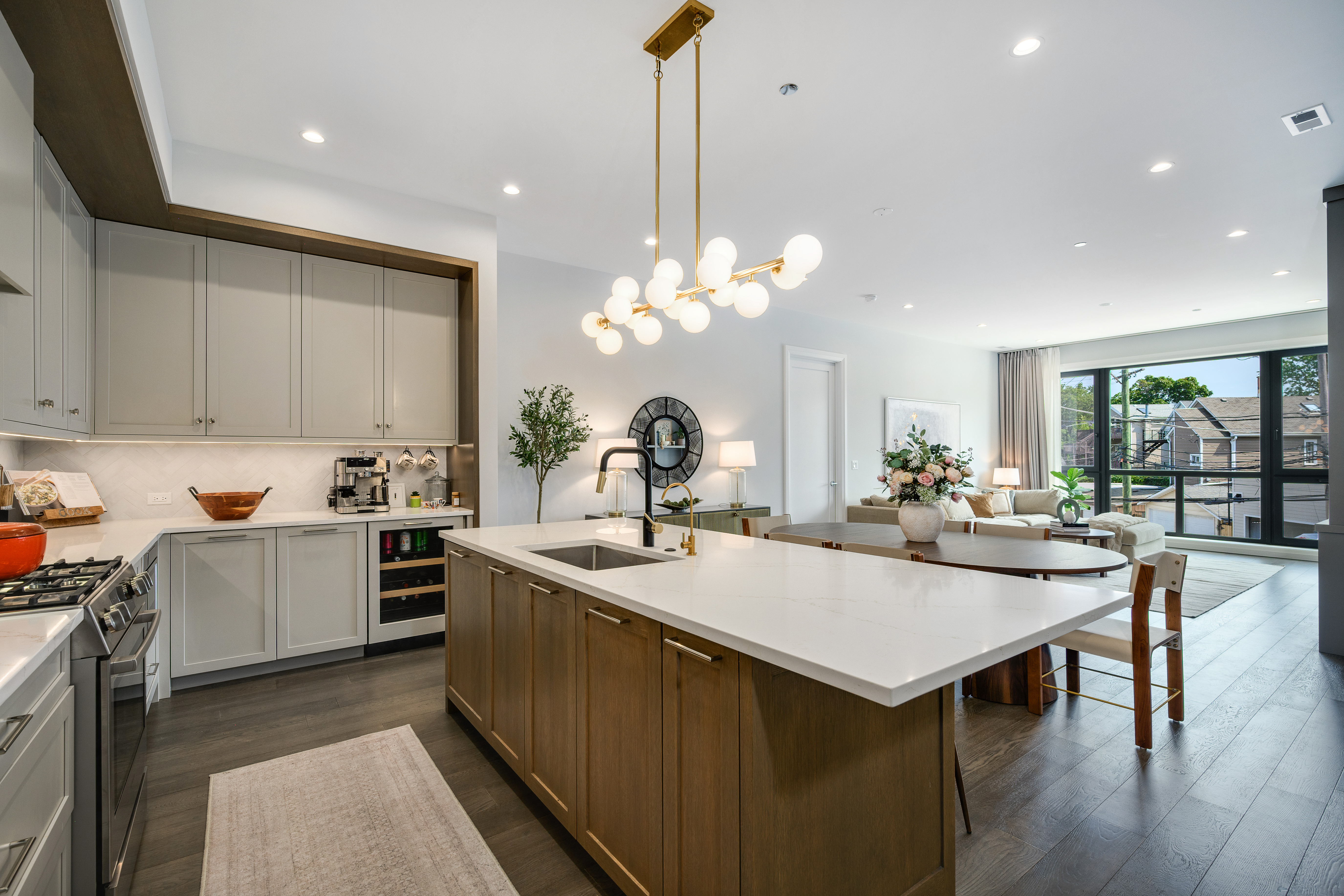3037 N Lincoln Avenue Unit# 205