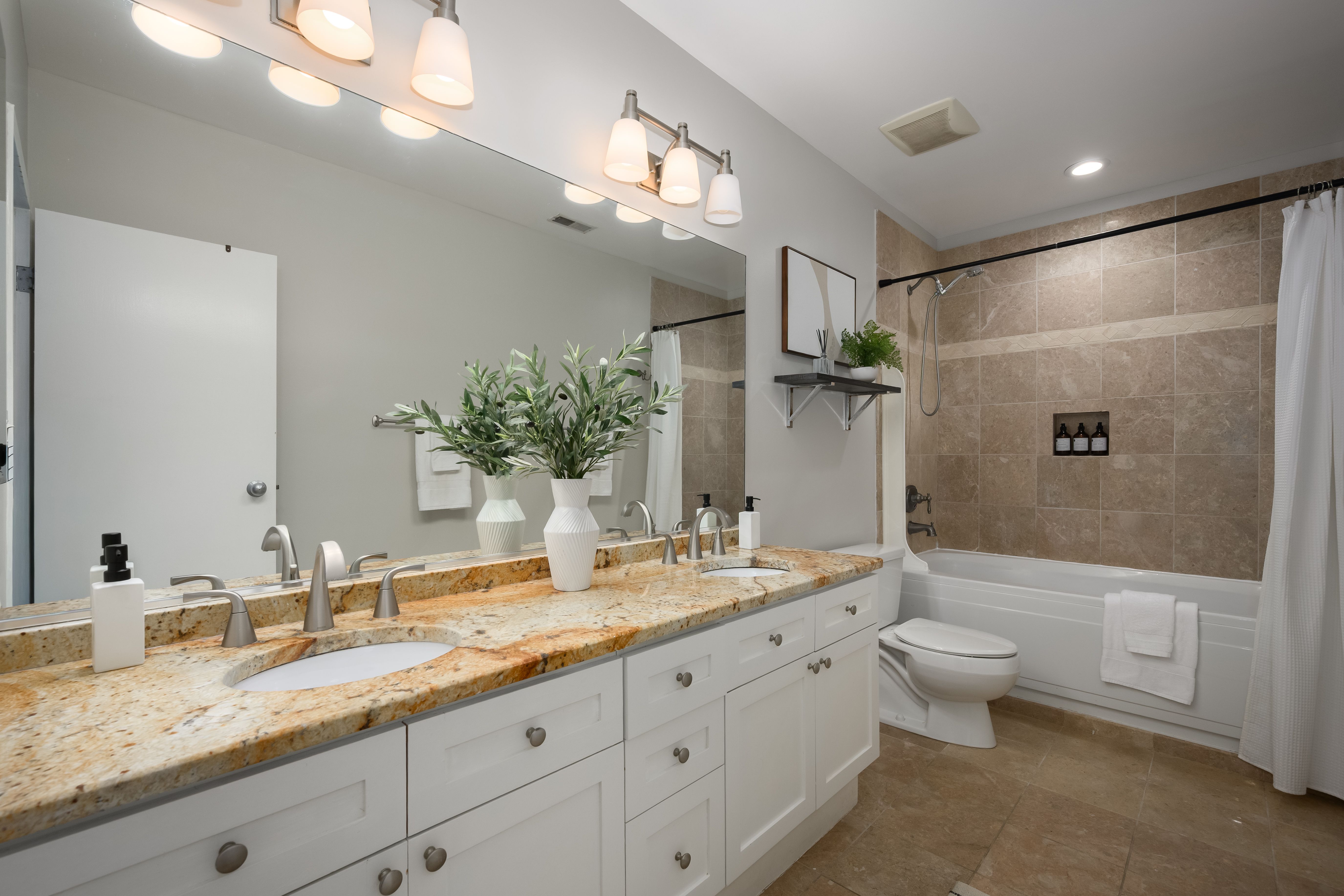 2333 W St. Paul Avenue Unit# 200