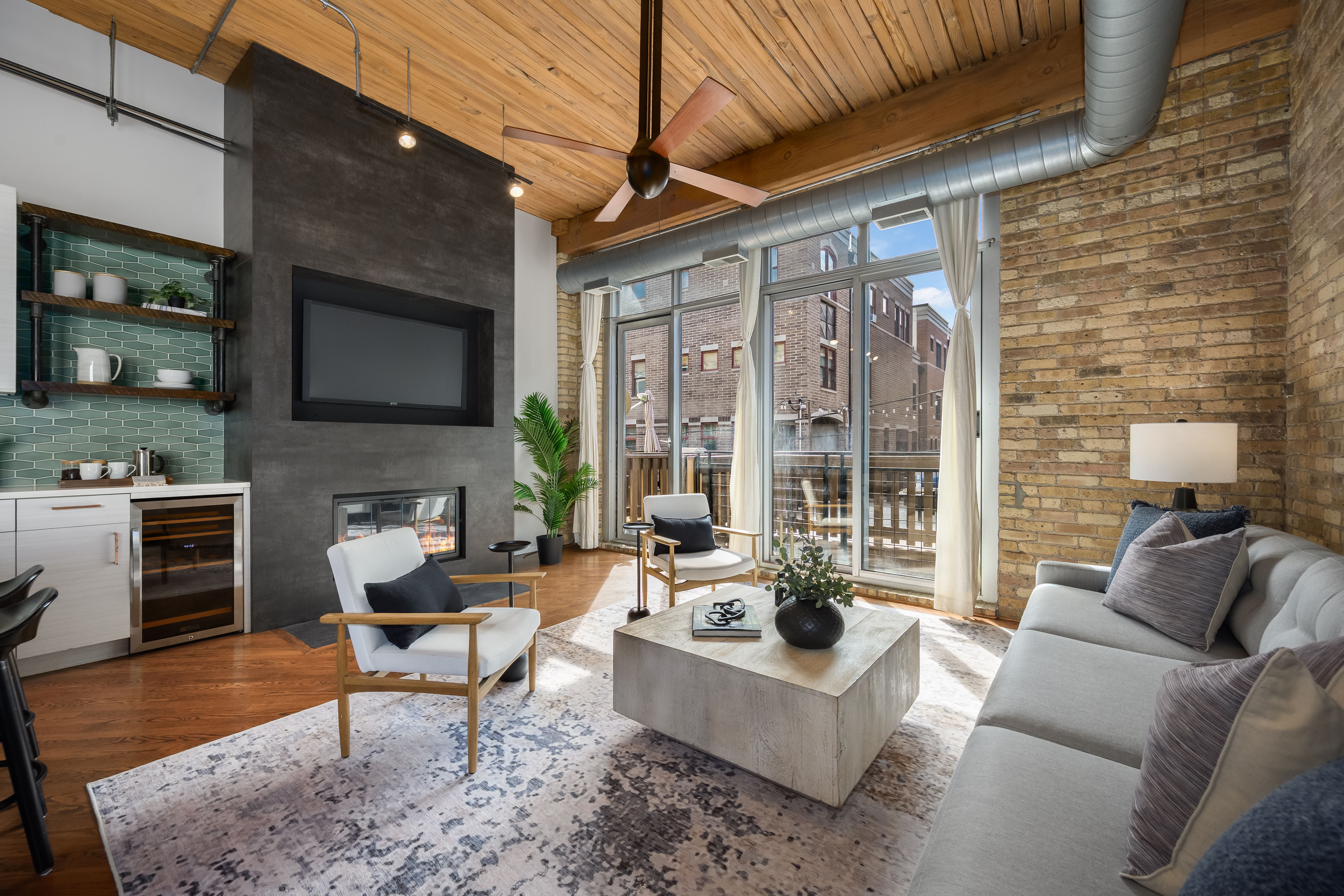 2333 W St. Paul Avenue Unit# 200