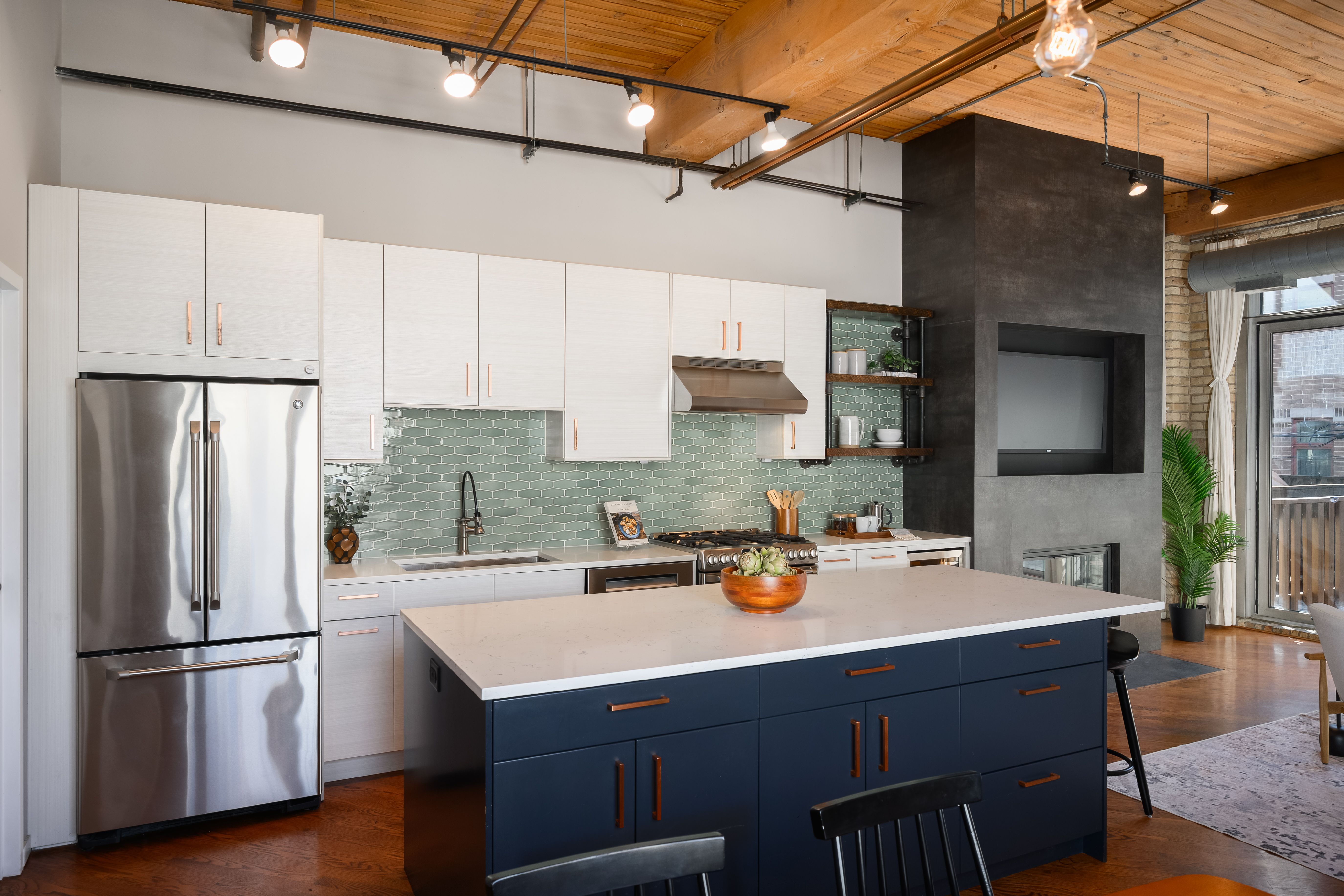 2333 W St. Paul Avenue Unit# 200