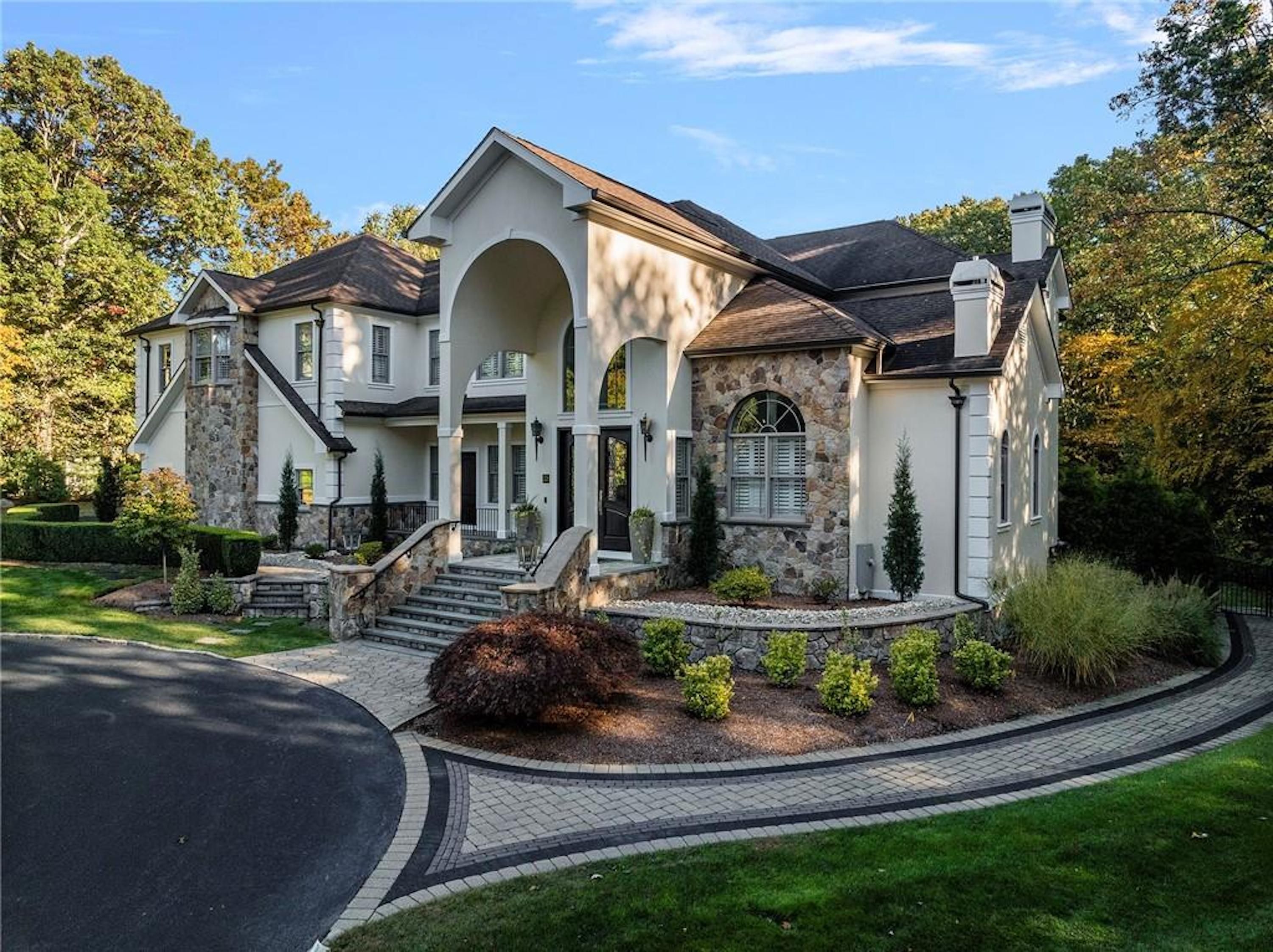 18 Lebaron Court 