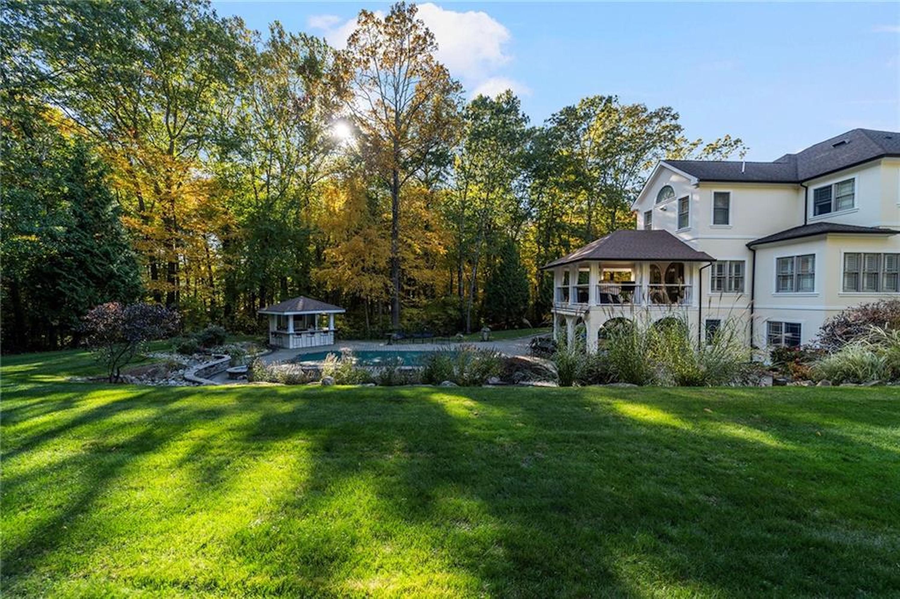 18 Lebaron Court 