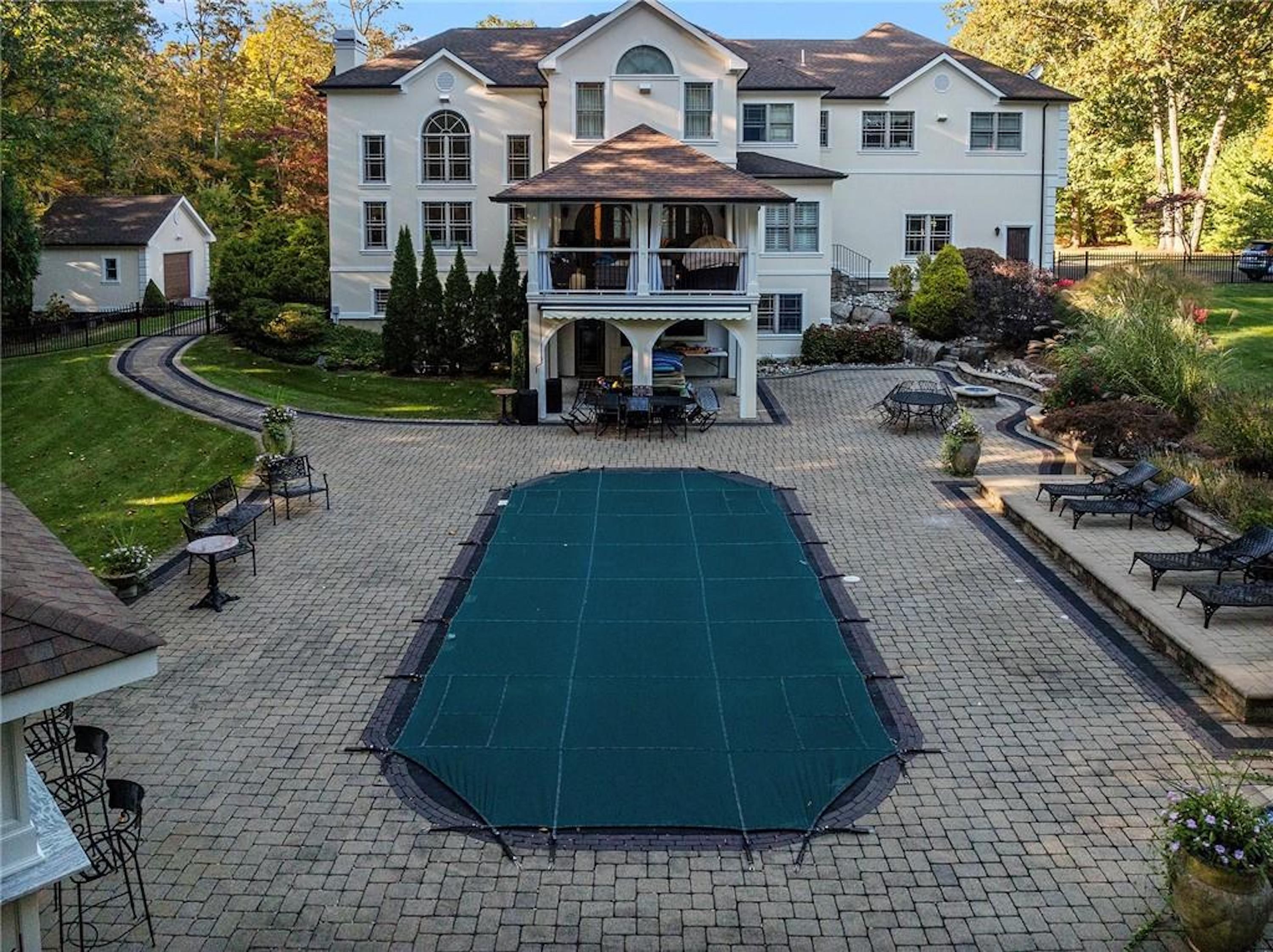 18 Lebaron Court 