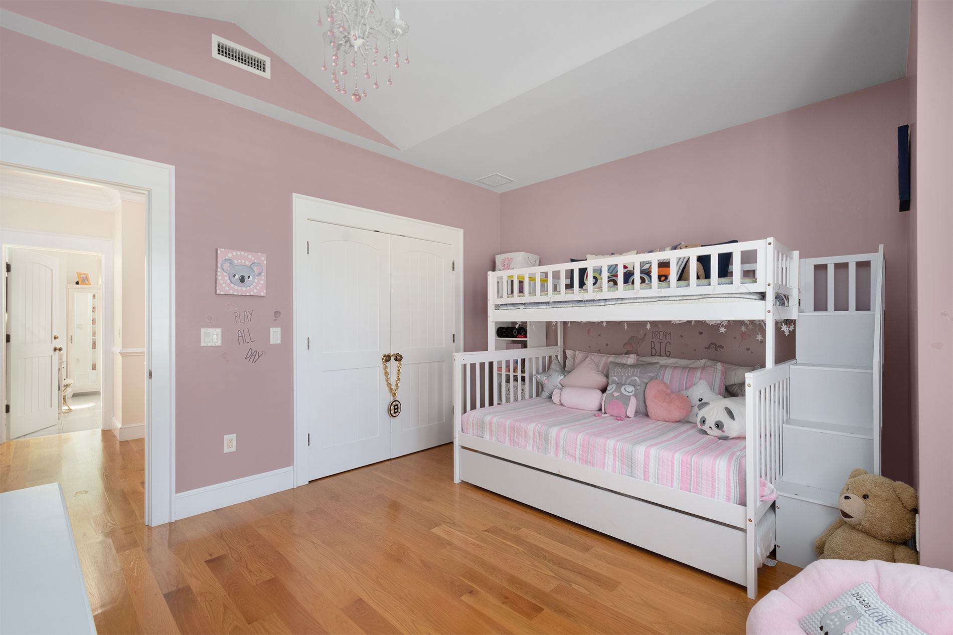 18 Lebaron Court 
