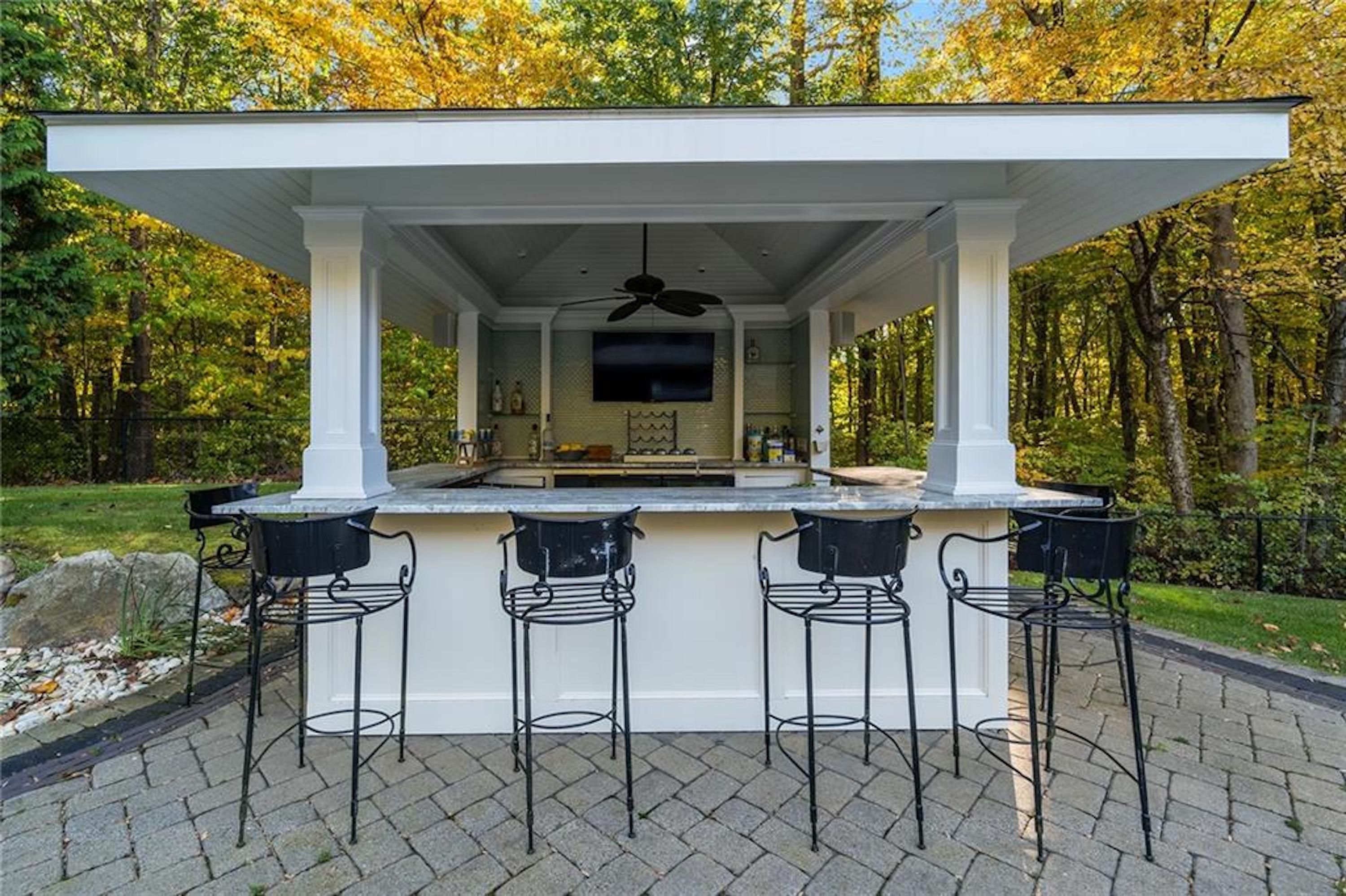 18 Lebaron Court 