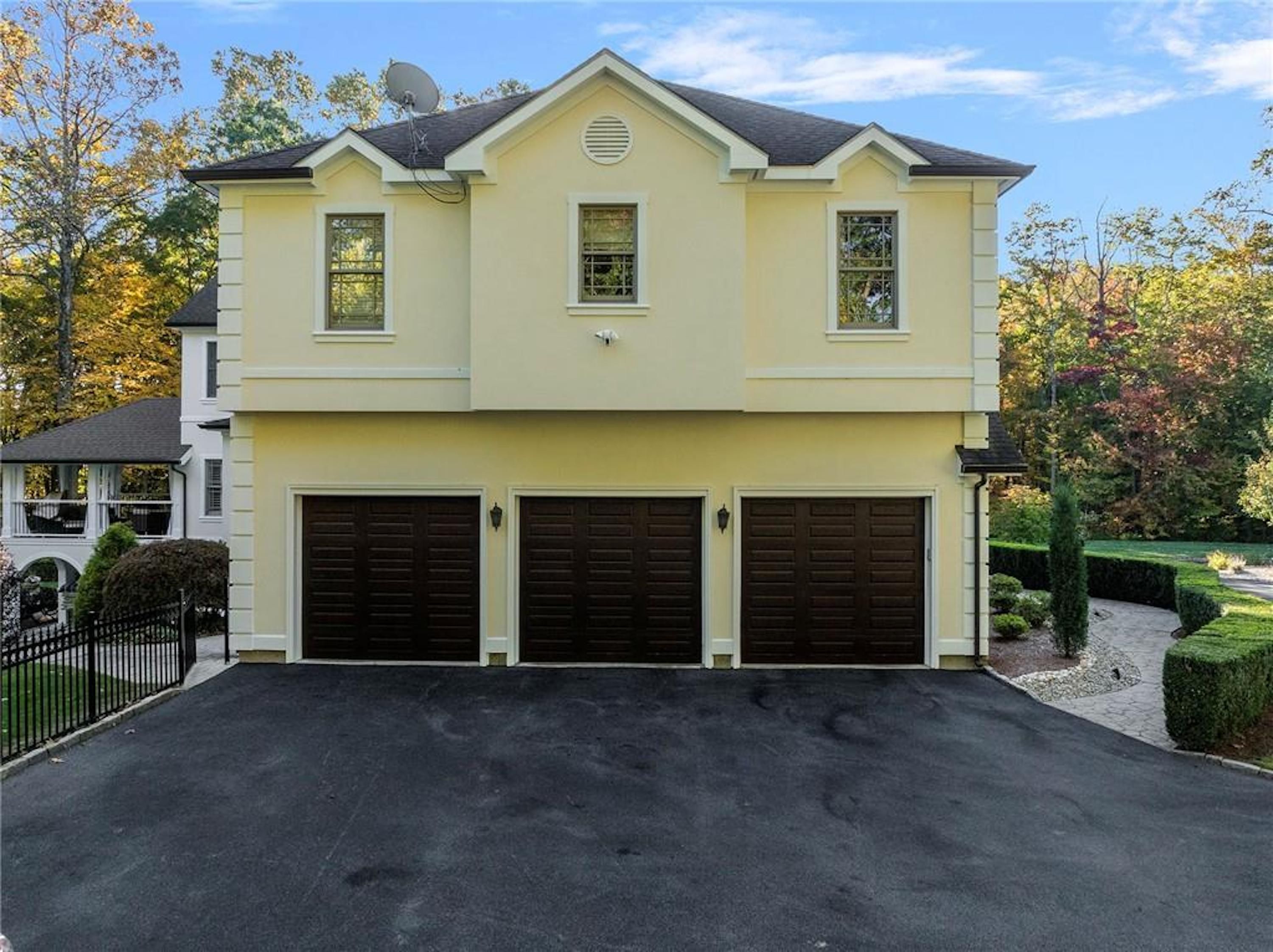 18 Lebaron Court 