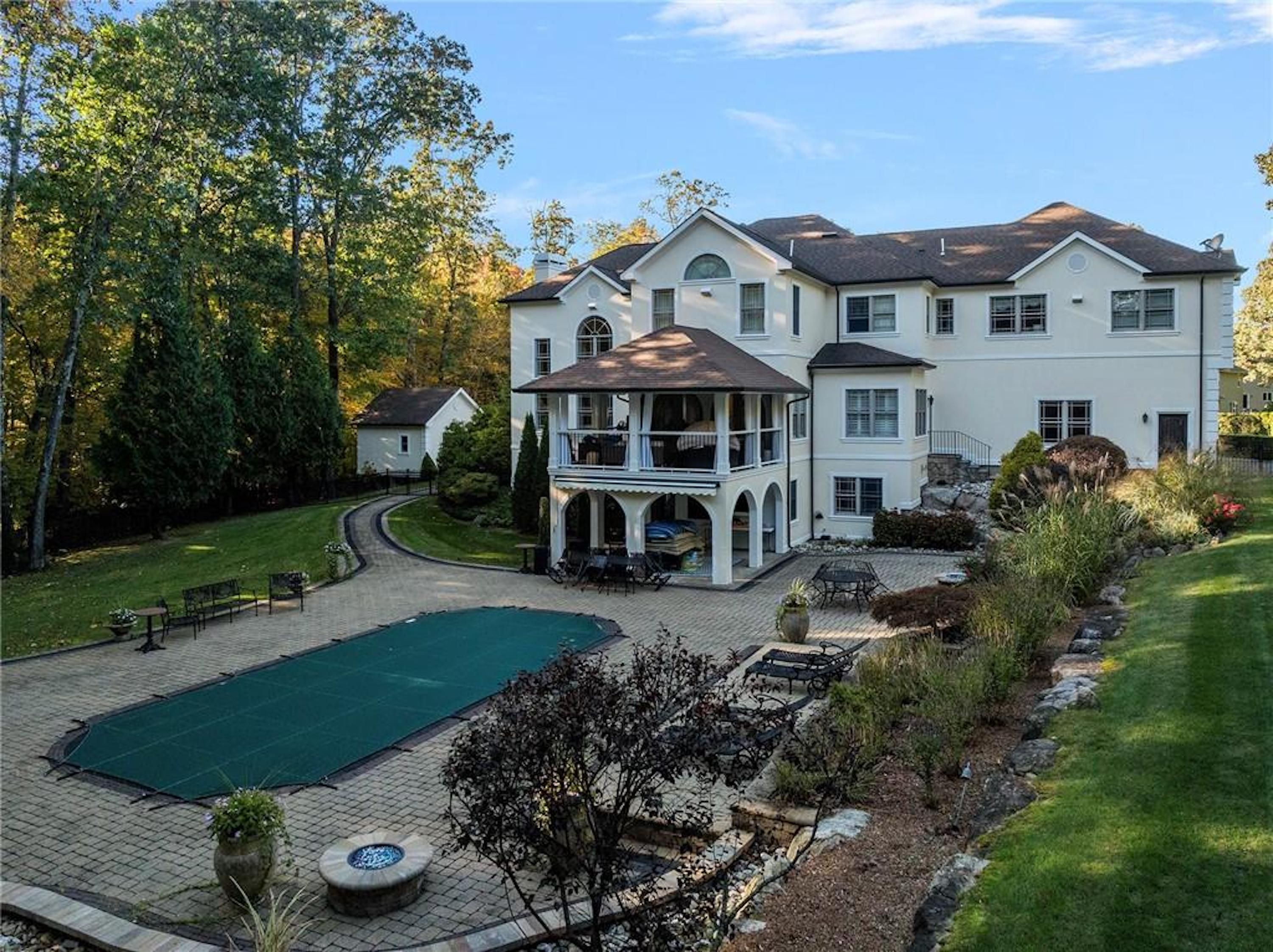18 Lebaron Court 