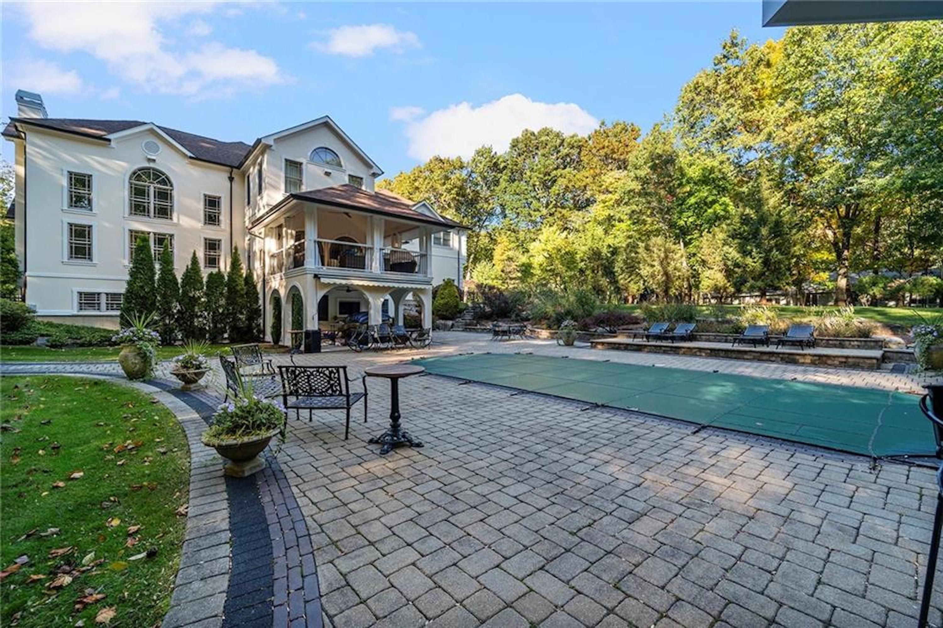 18 Lebaron Court 