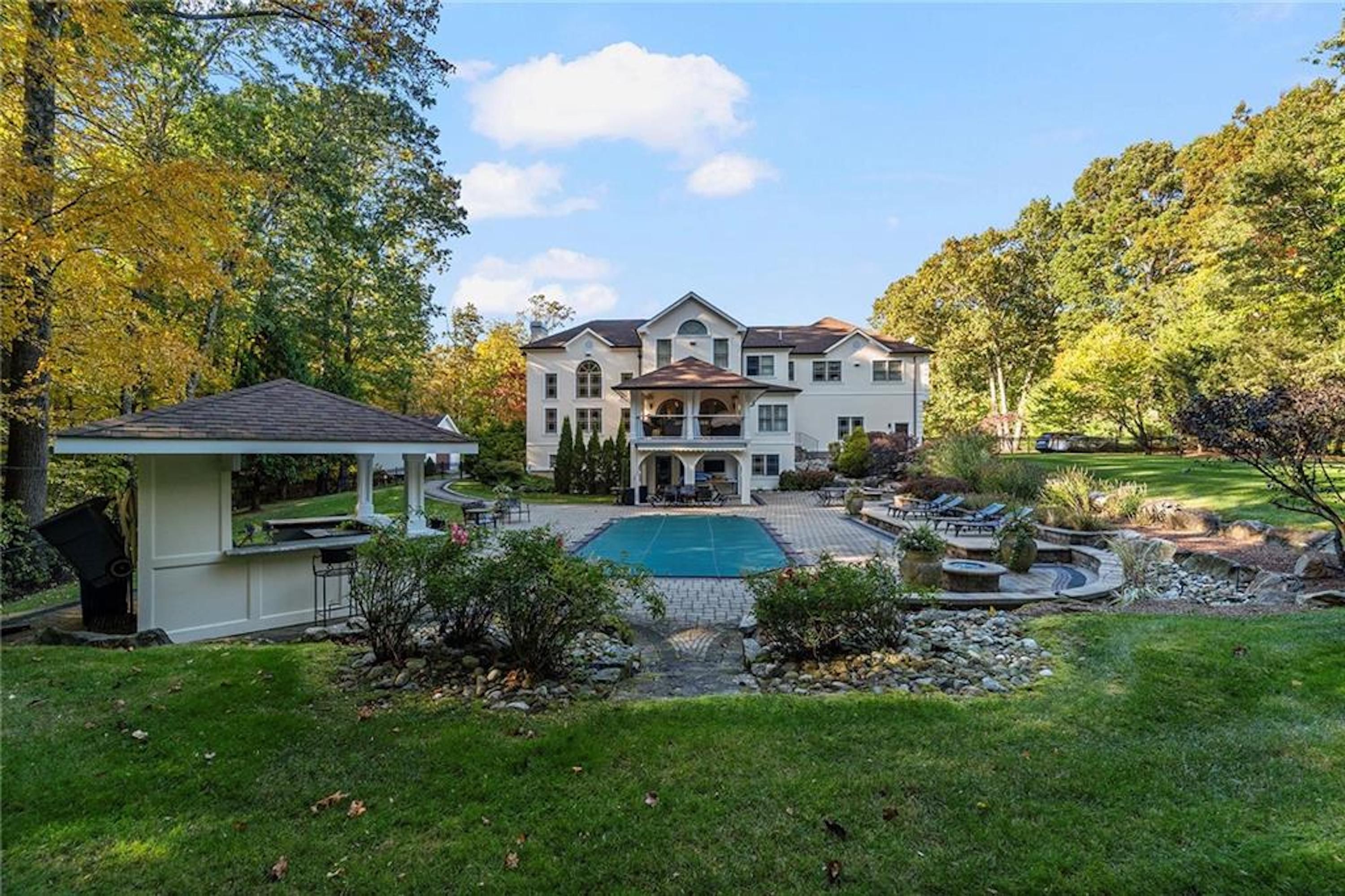 18 Lebaron Court 