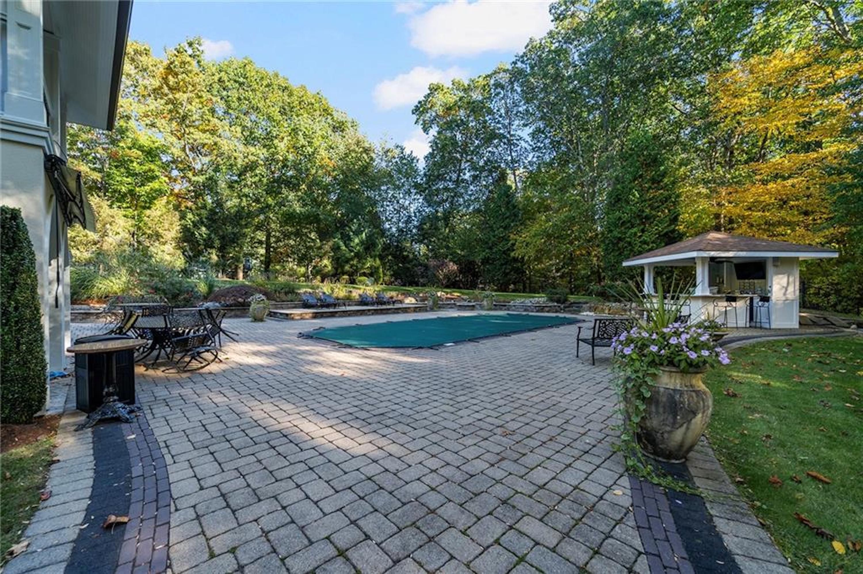 18 Lebaron Court 