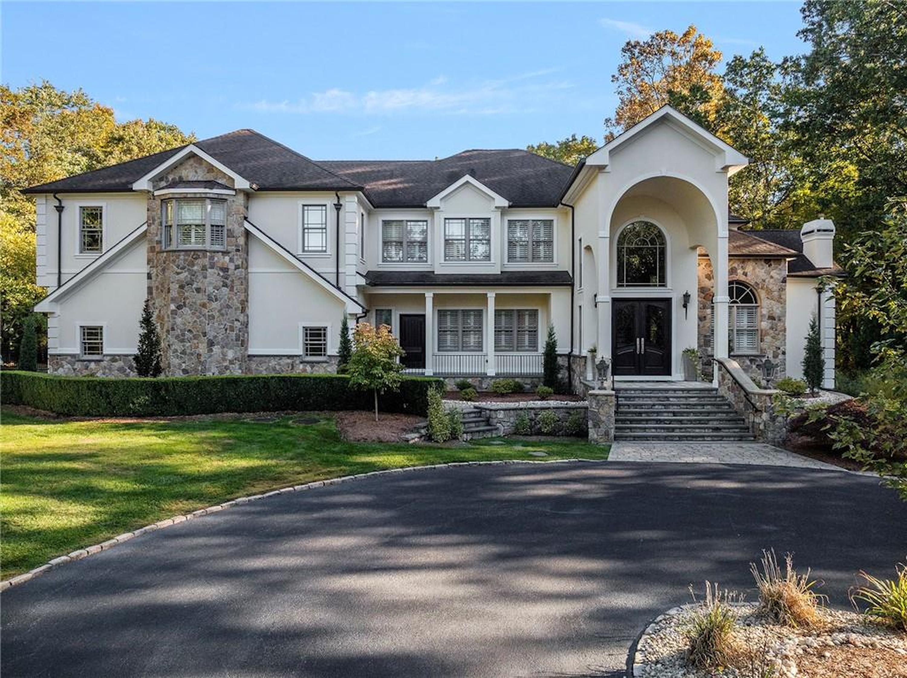 18 Lebaron Court 
