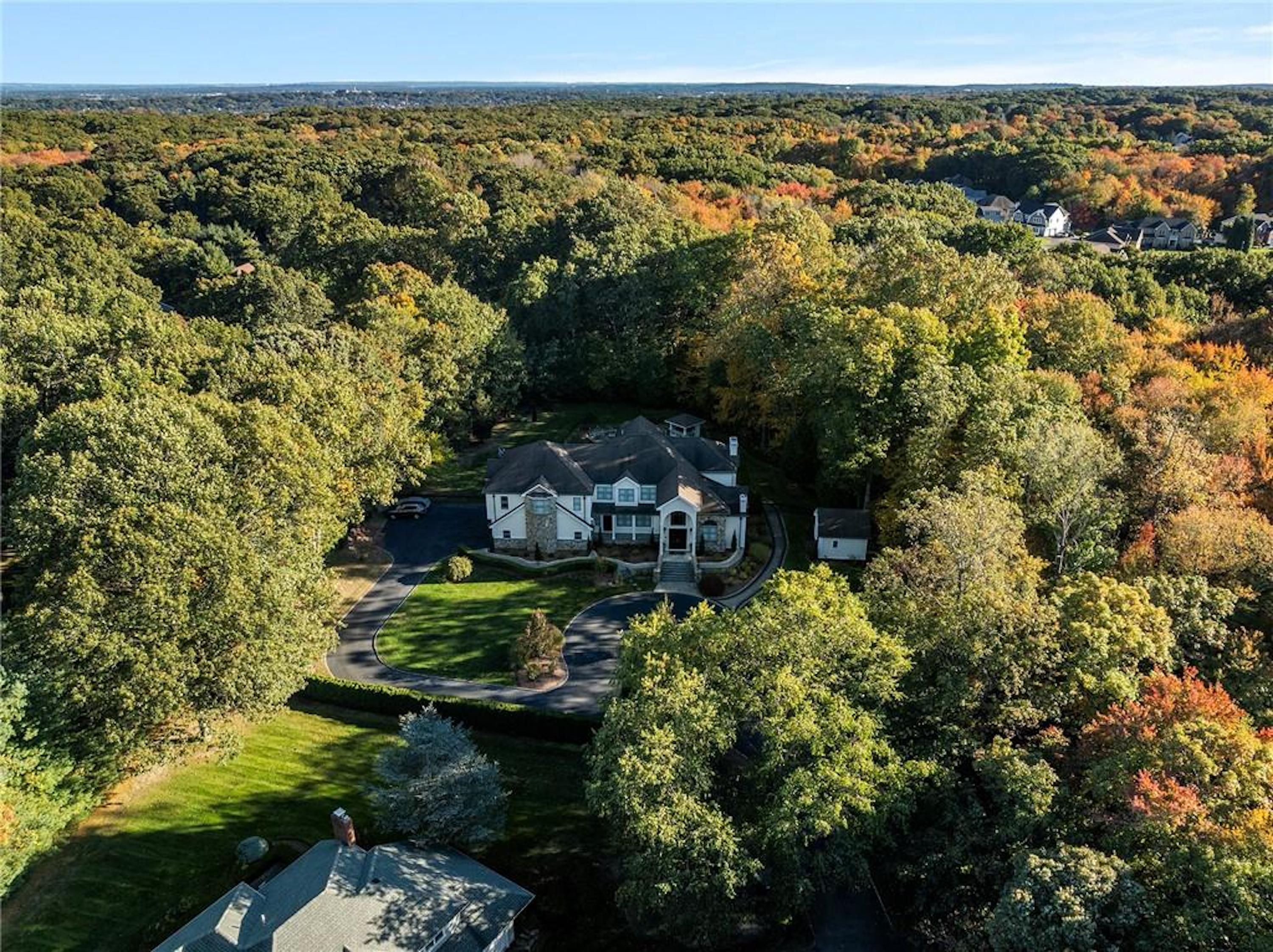 18 Lebaron Court 