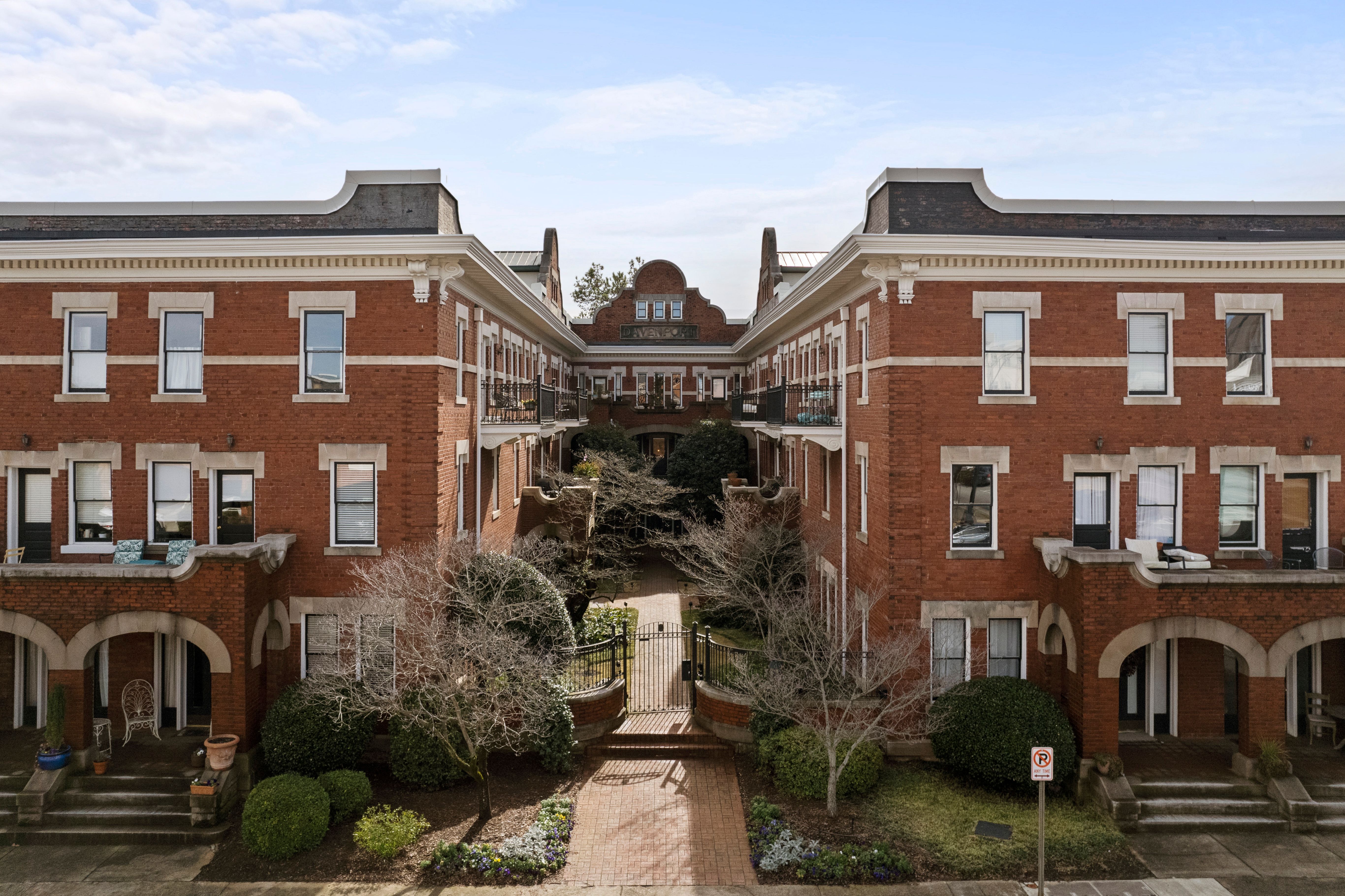 400 East Washington Street Unit 3