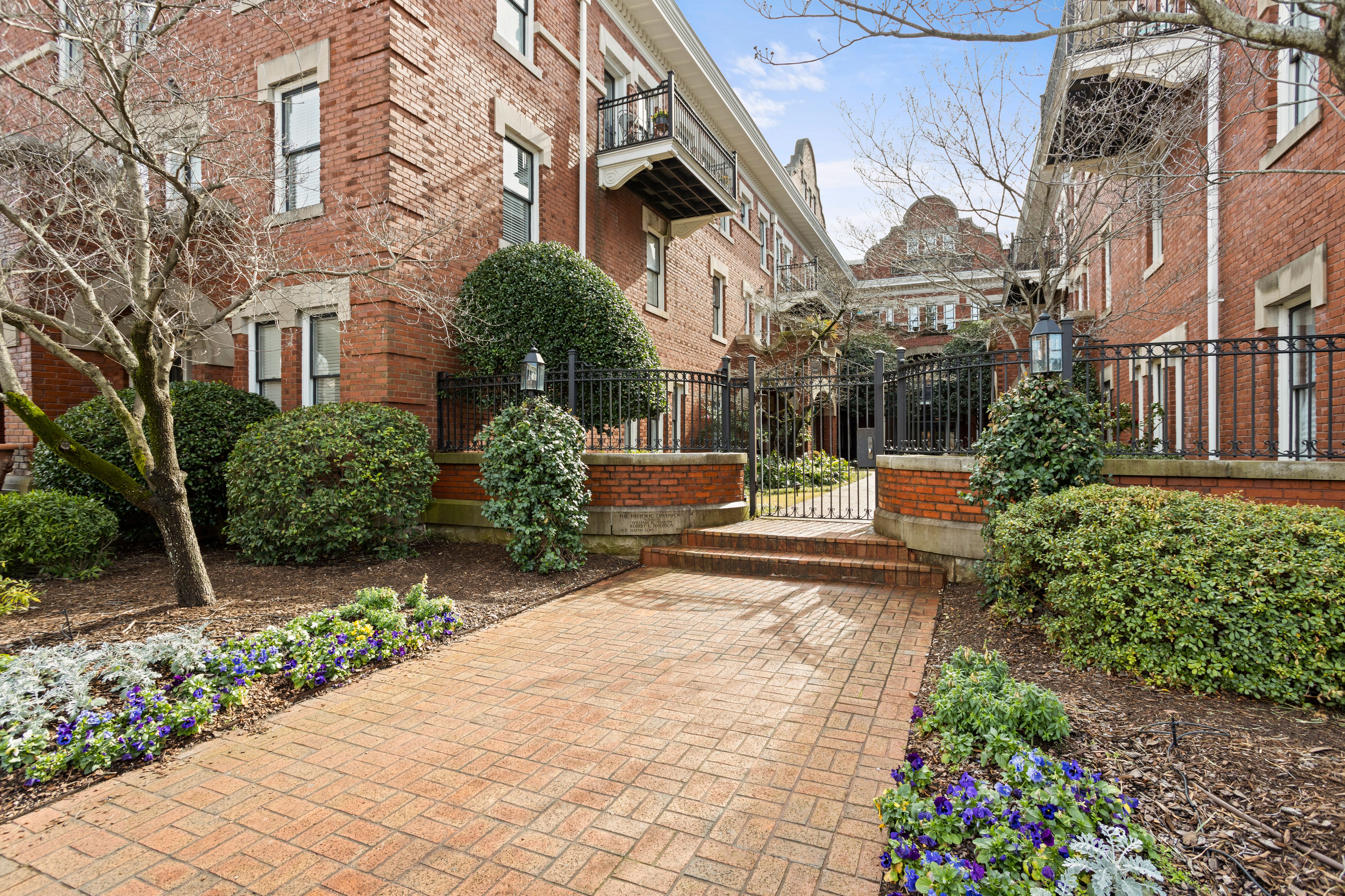 400 East Washington Street Unit 3