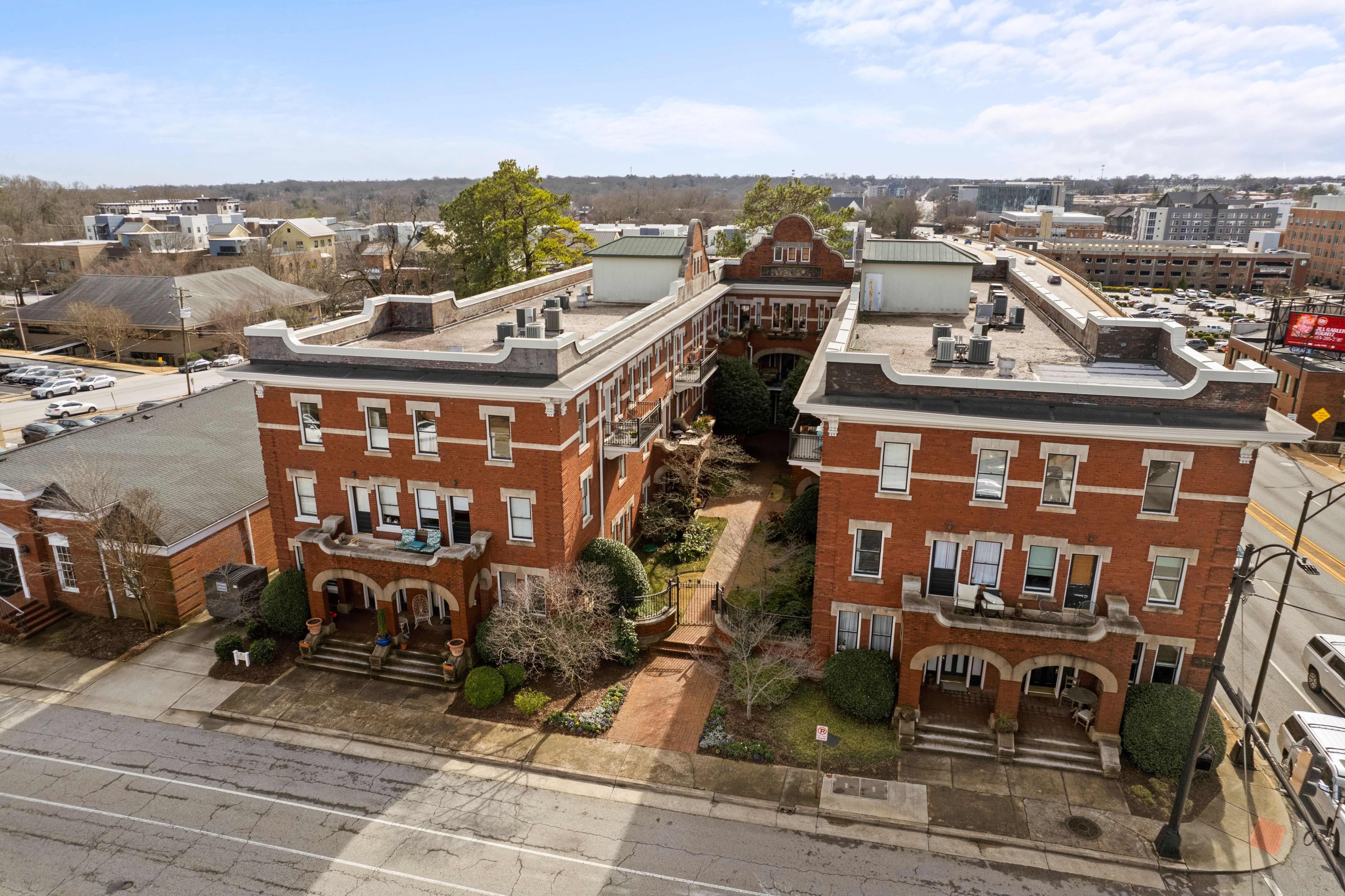 400 East Washington Street Unit 3