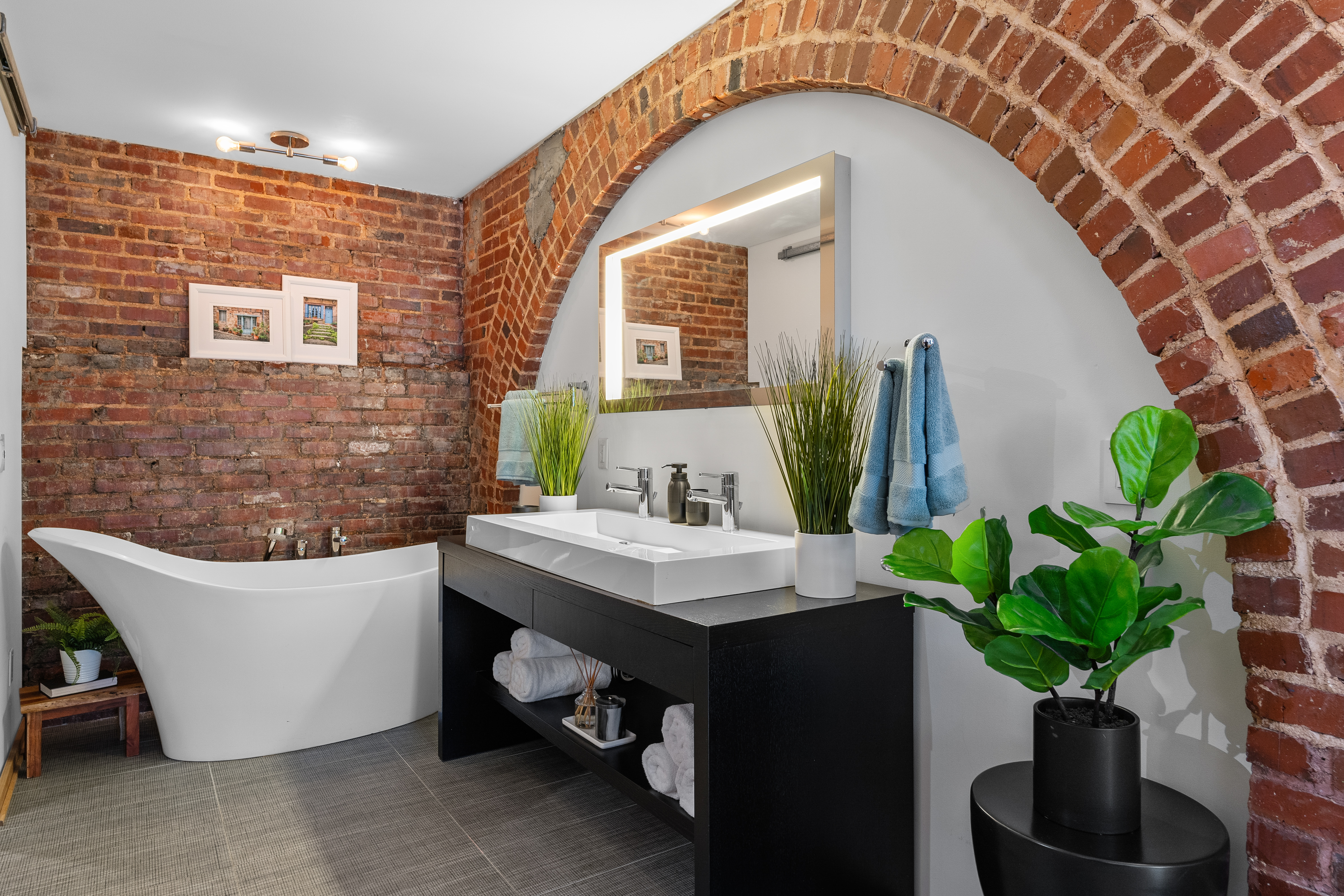 400 East Washington Street Unit 28