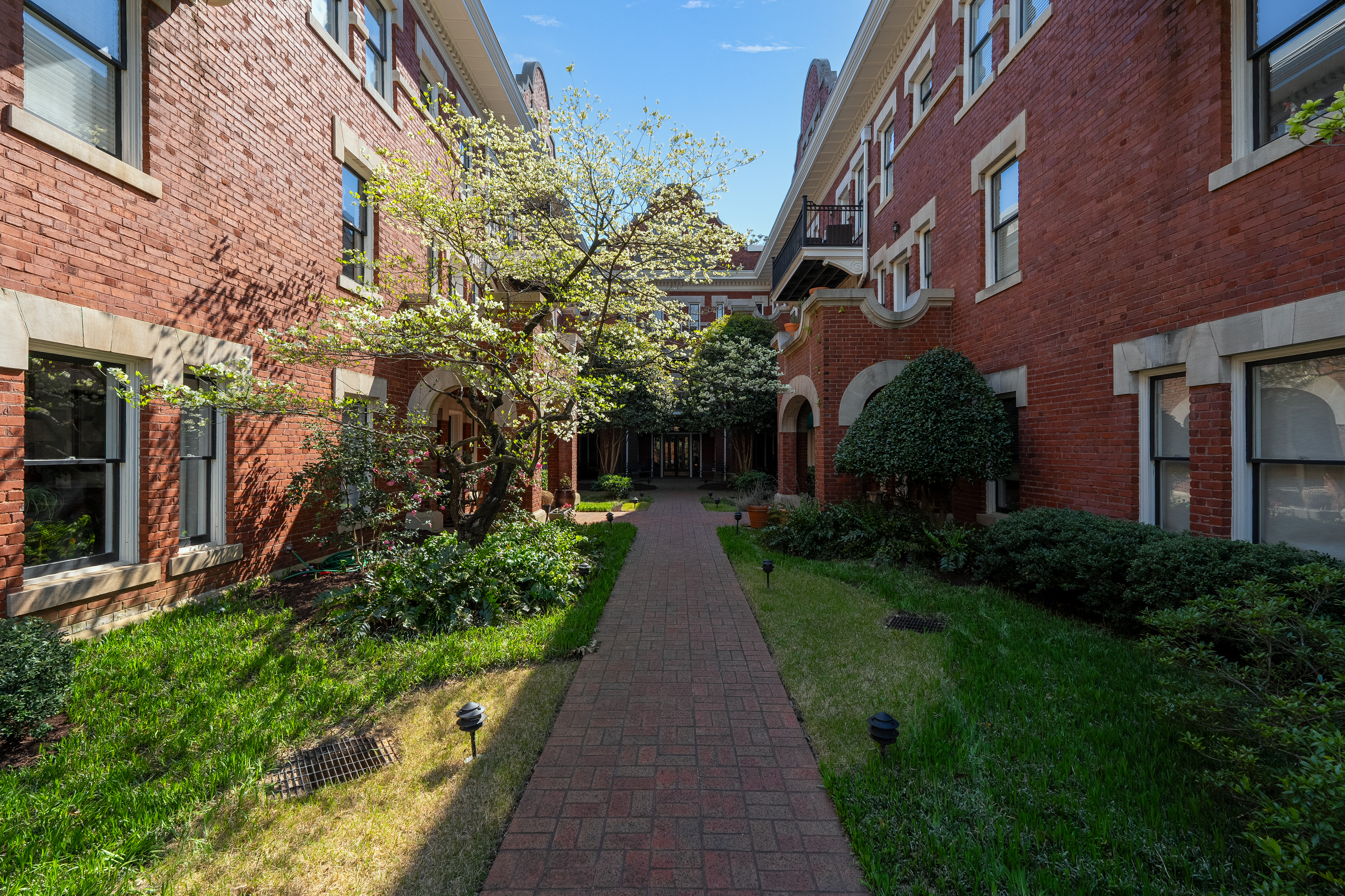 400 East Washington Street Unit 28