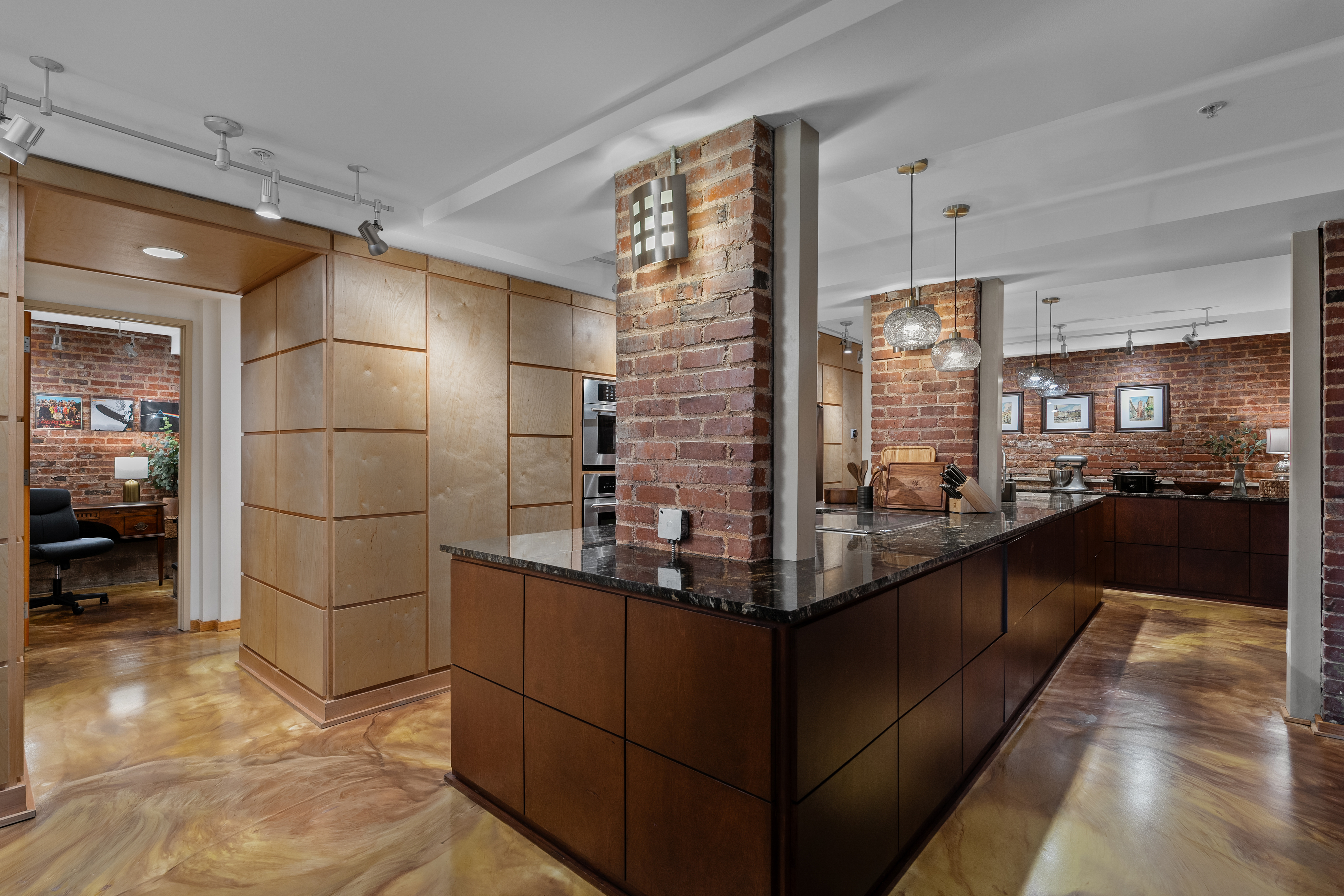 400 East Washington Street Unit 28