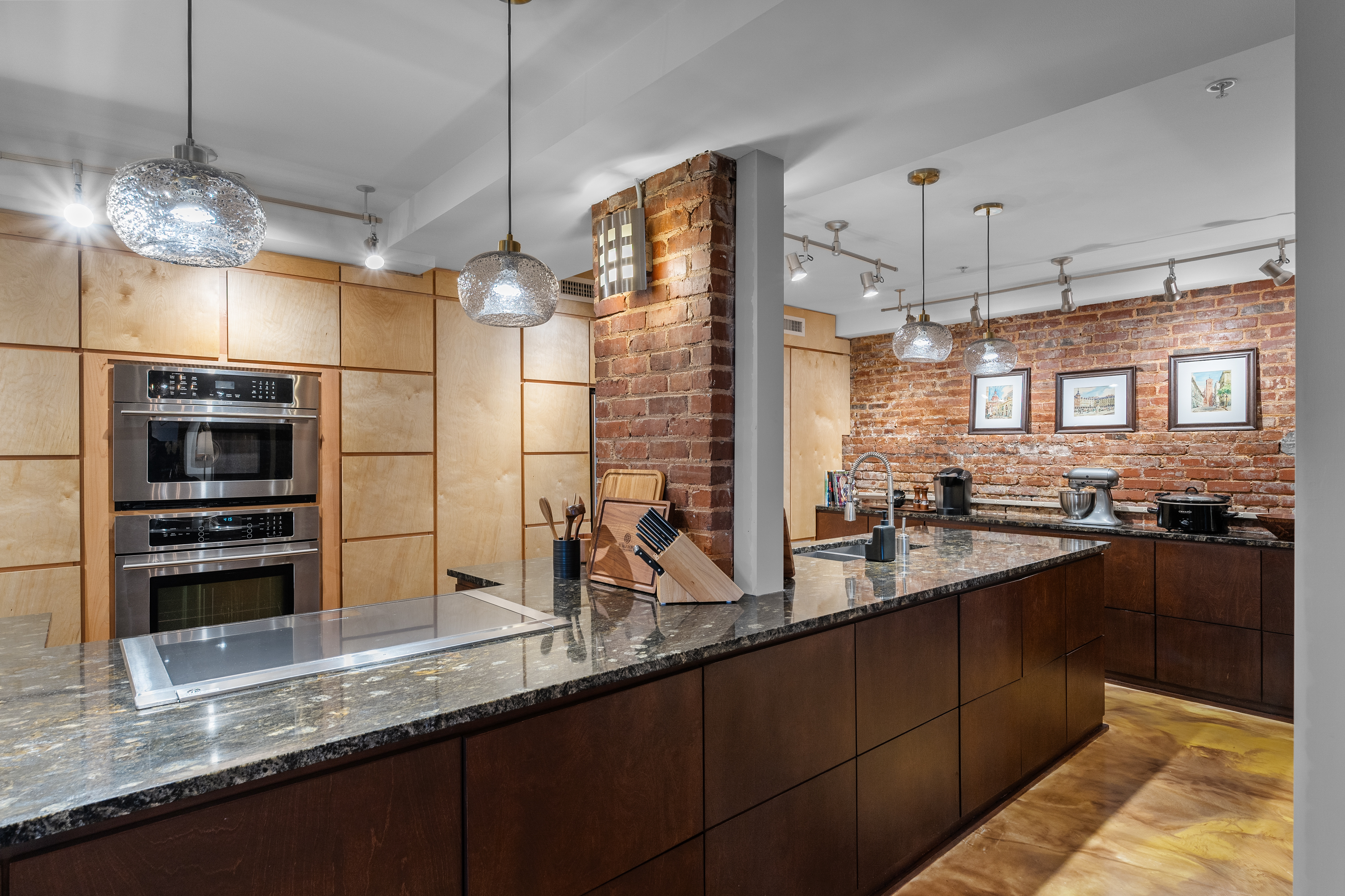 400 East Washington Street Unit 28