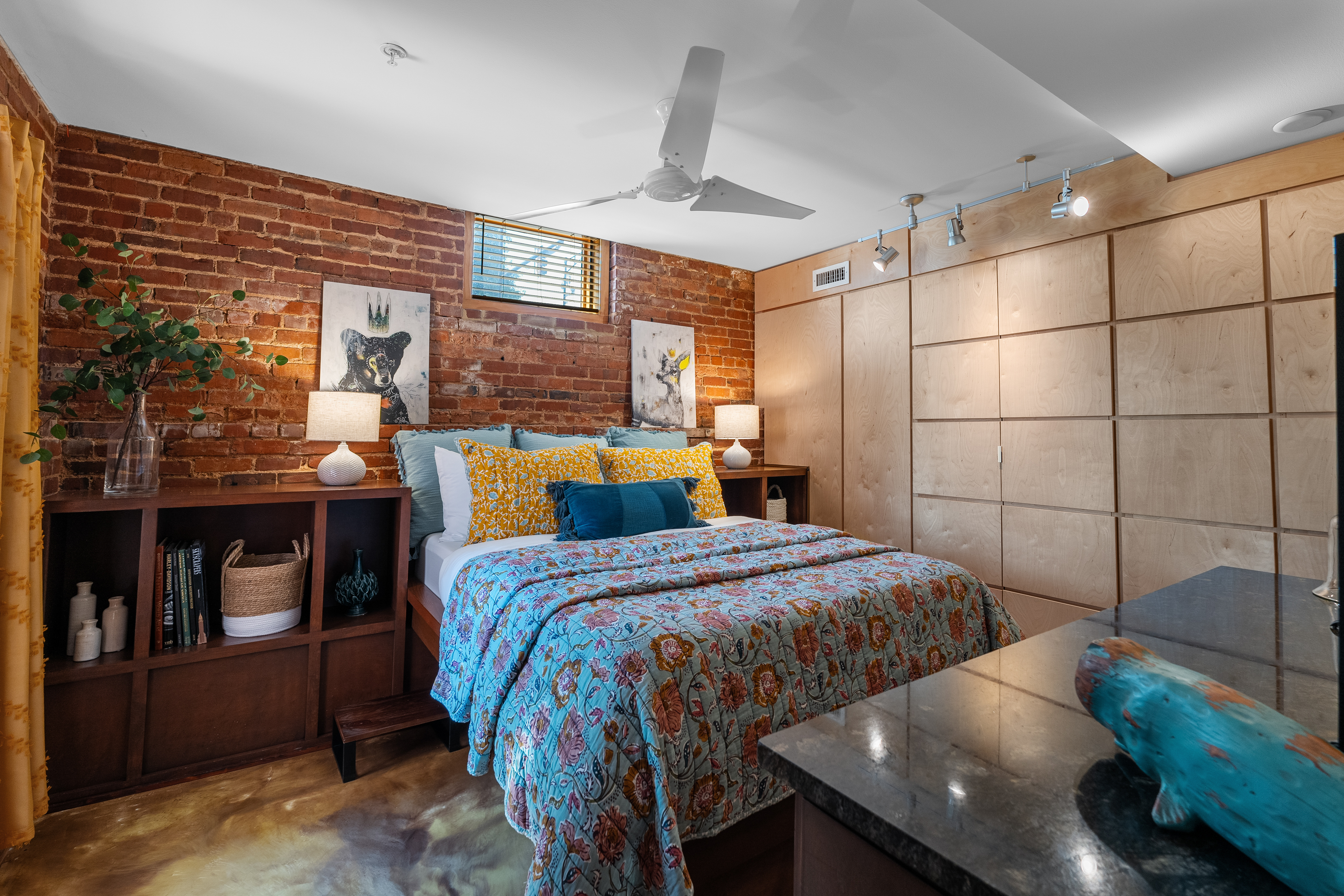 400 East Washington Street Unit 28