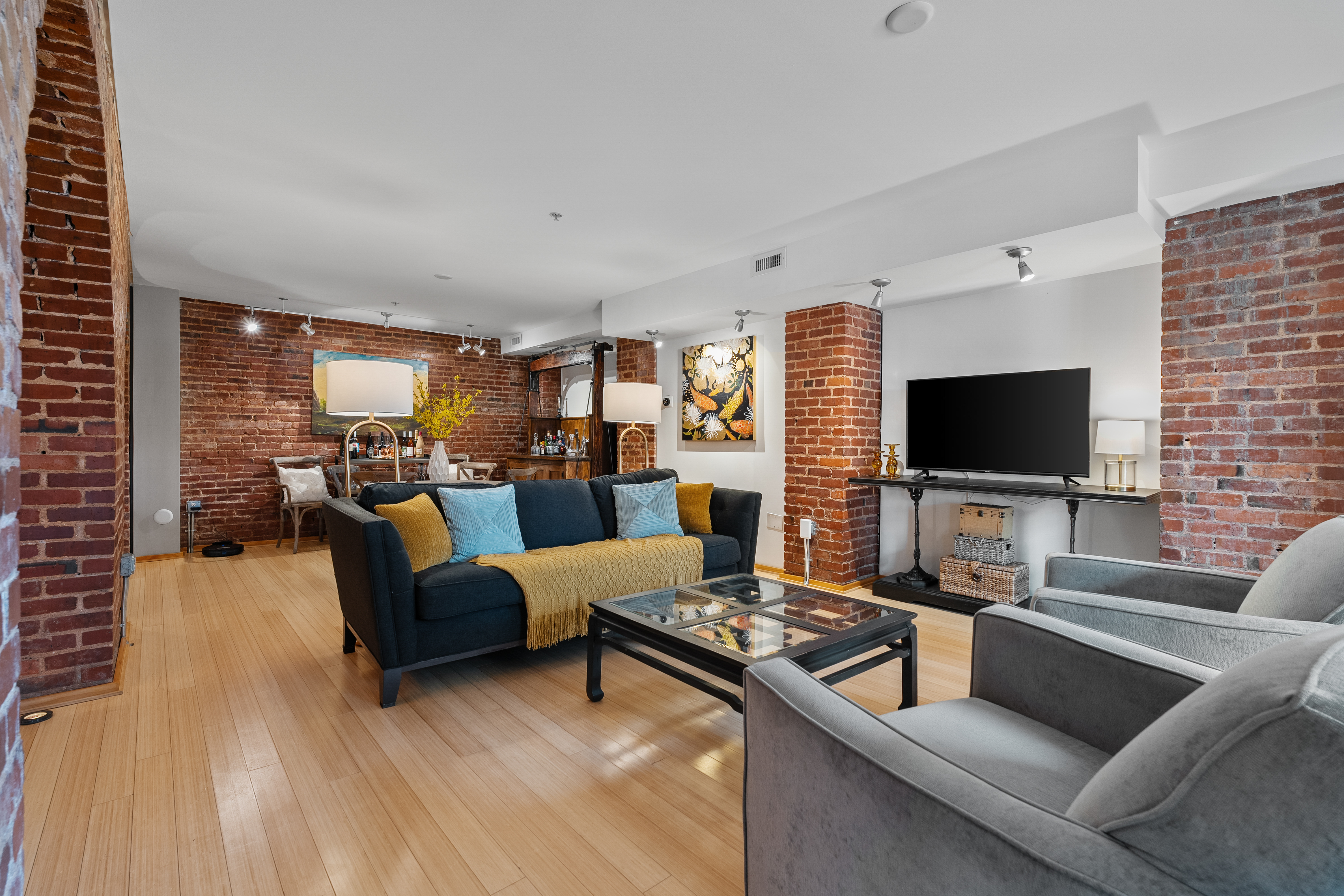 400 East Washington Street Unit 28