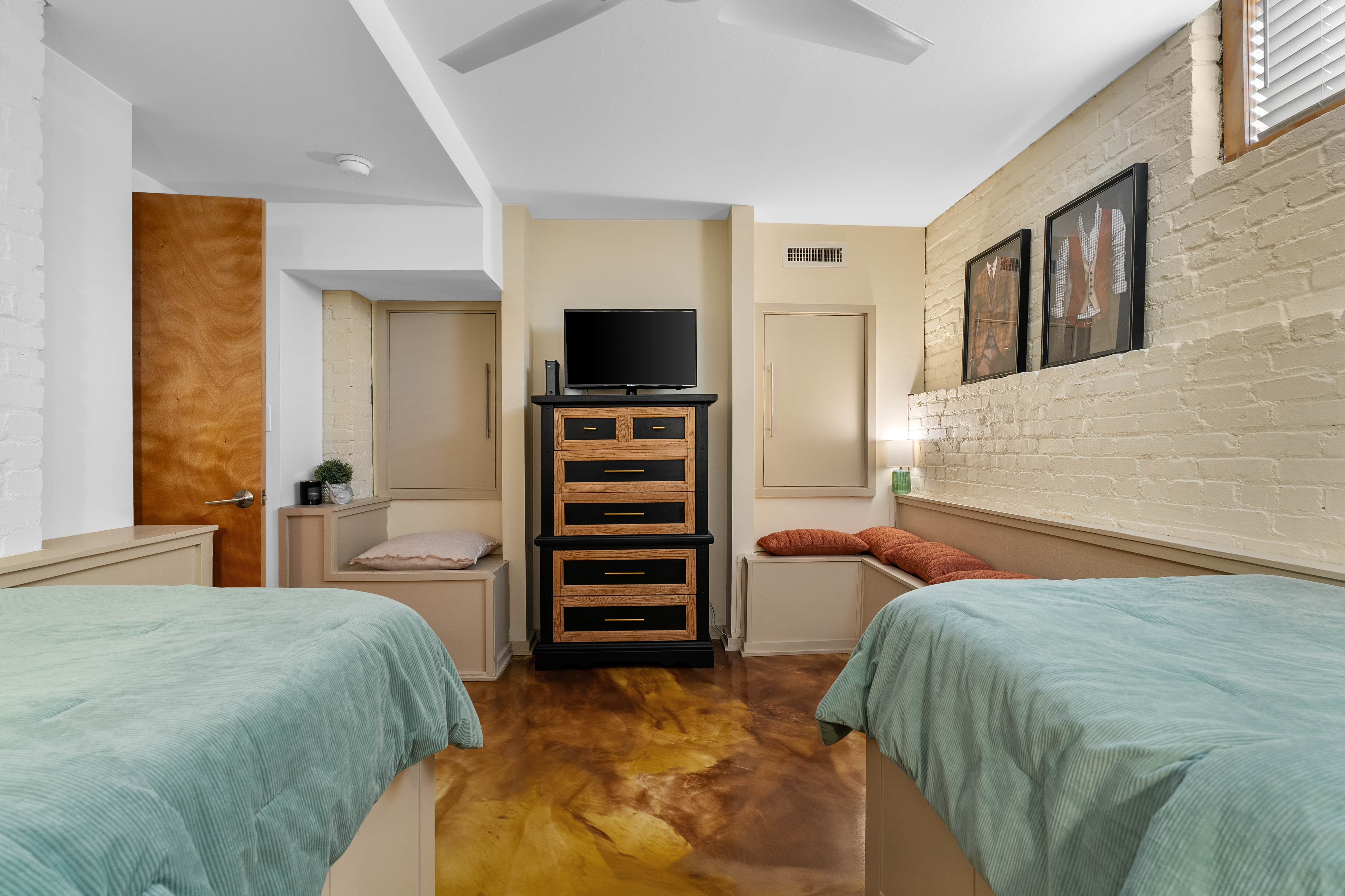 400 East Washington Street Unit 28