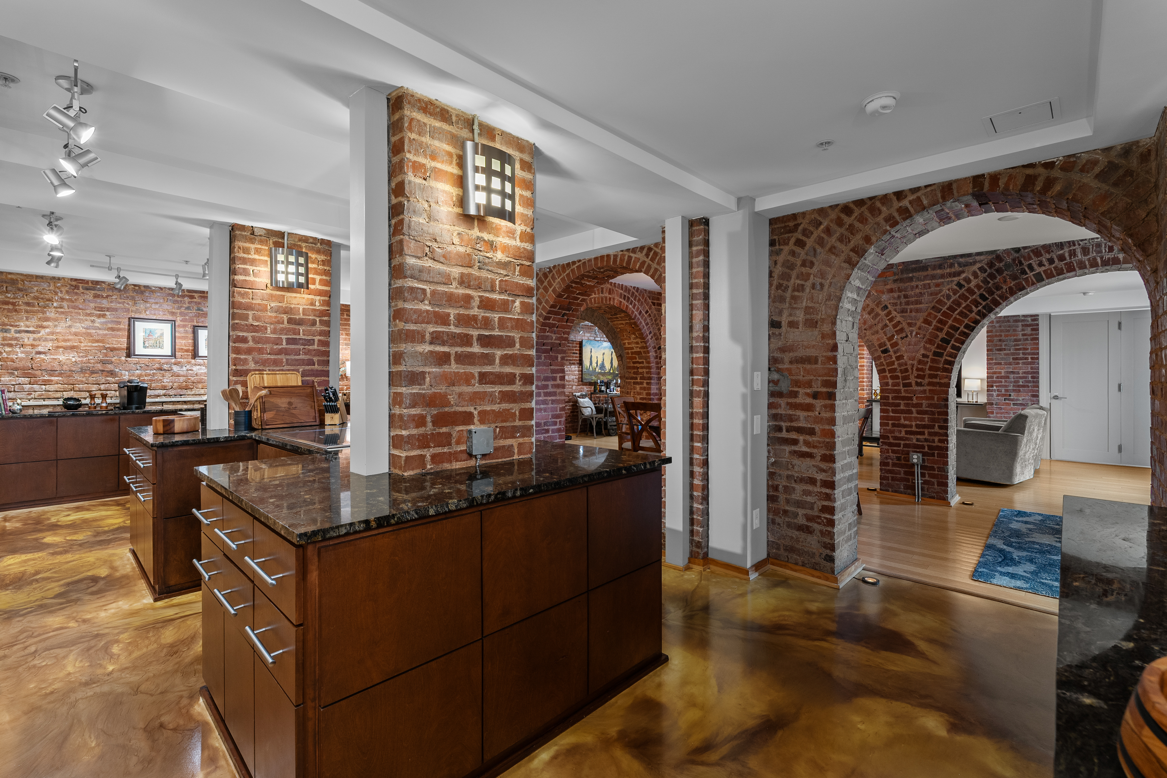 400 East Washington Street Unit 28