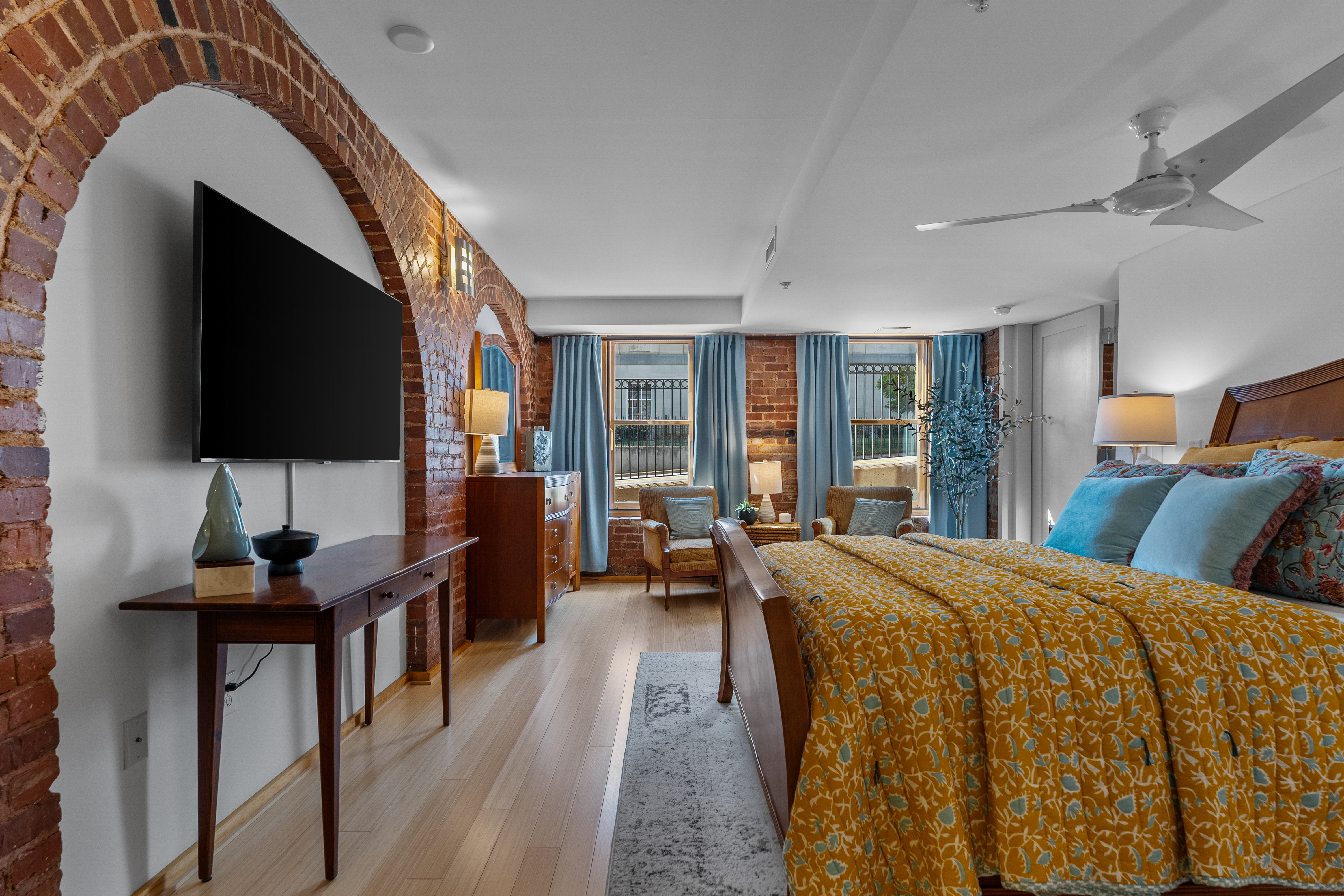 400 East Washington Street Unit 28