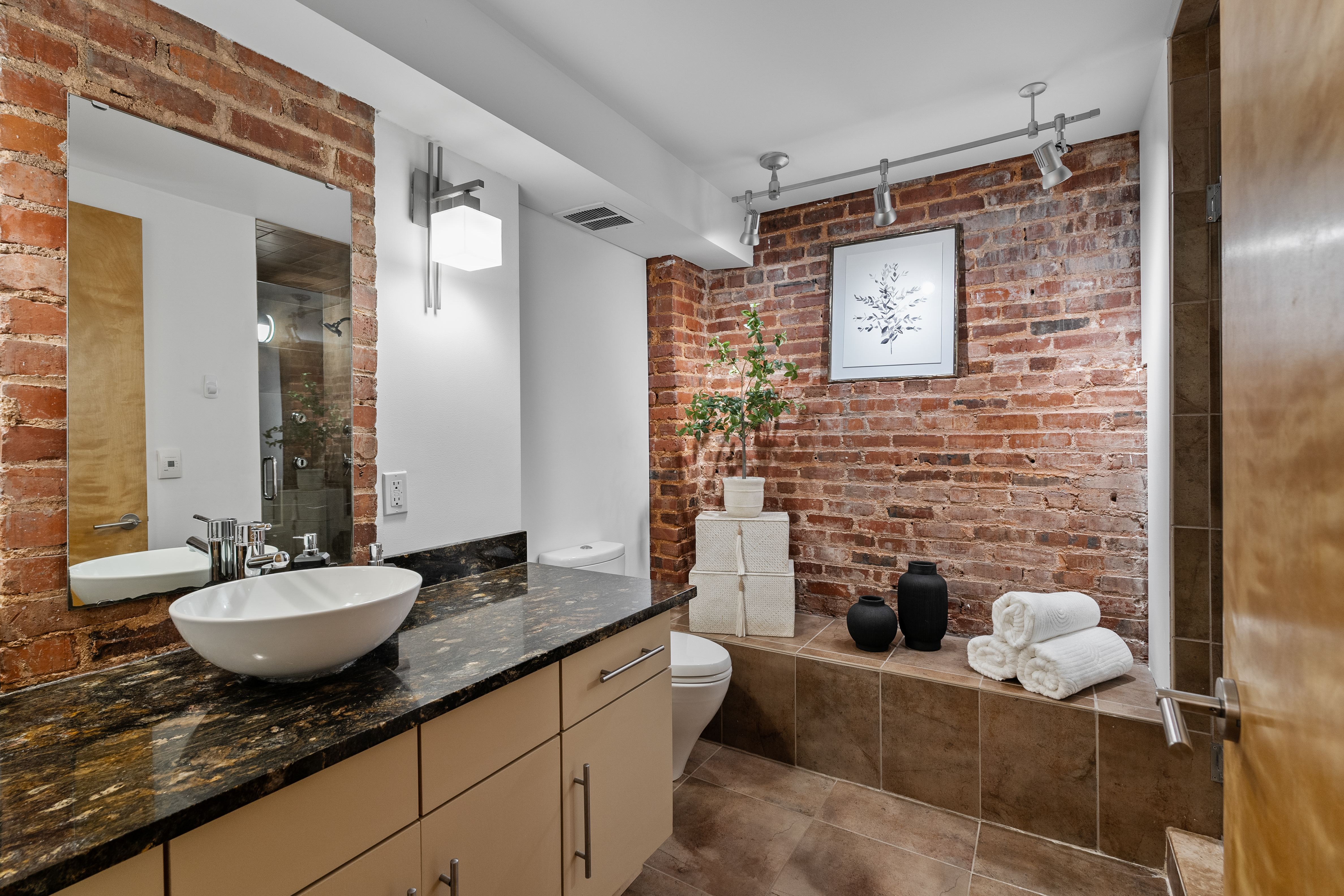 400 East Washington Street Unit 28