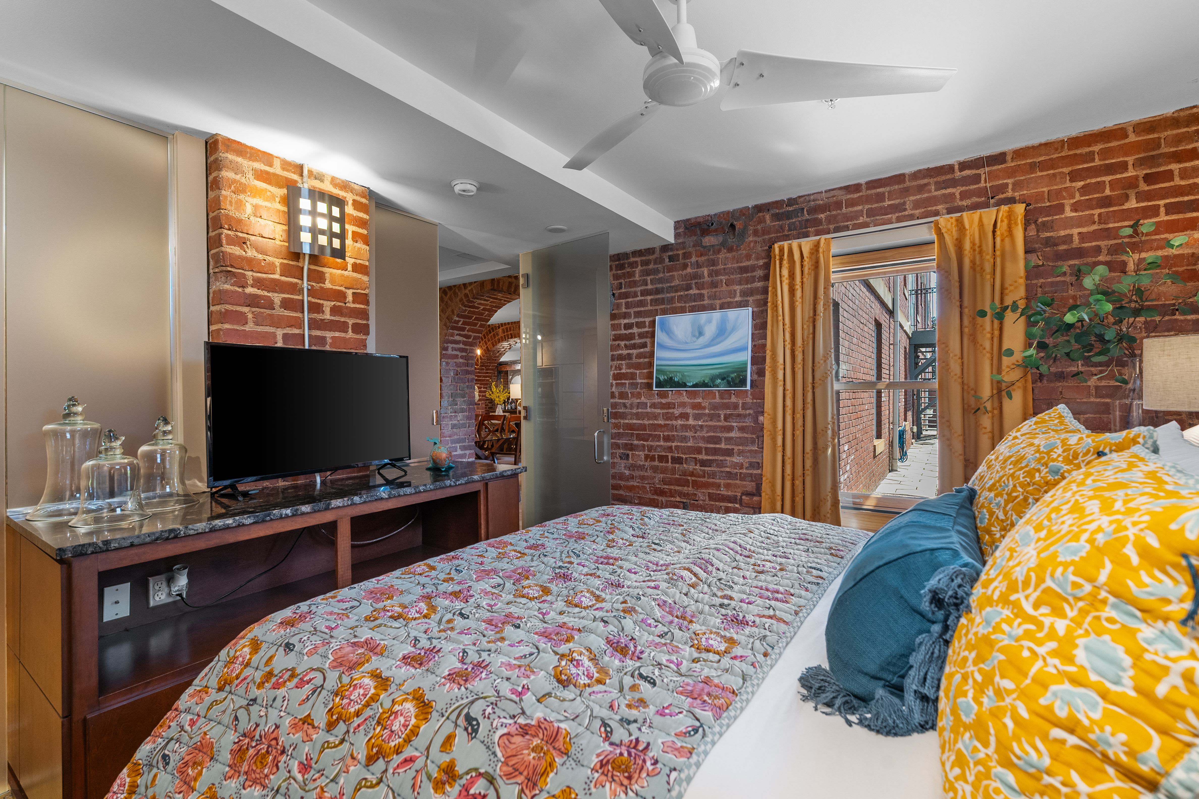 400 East Washington Street Unit 28