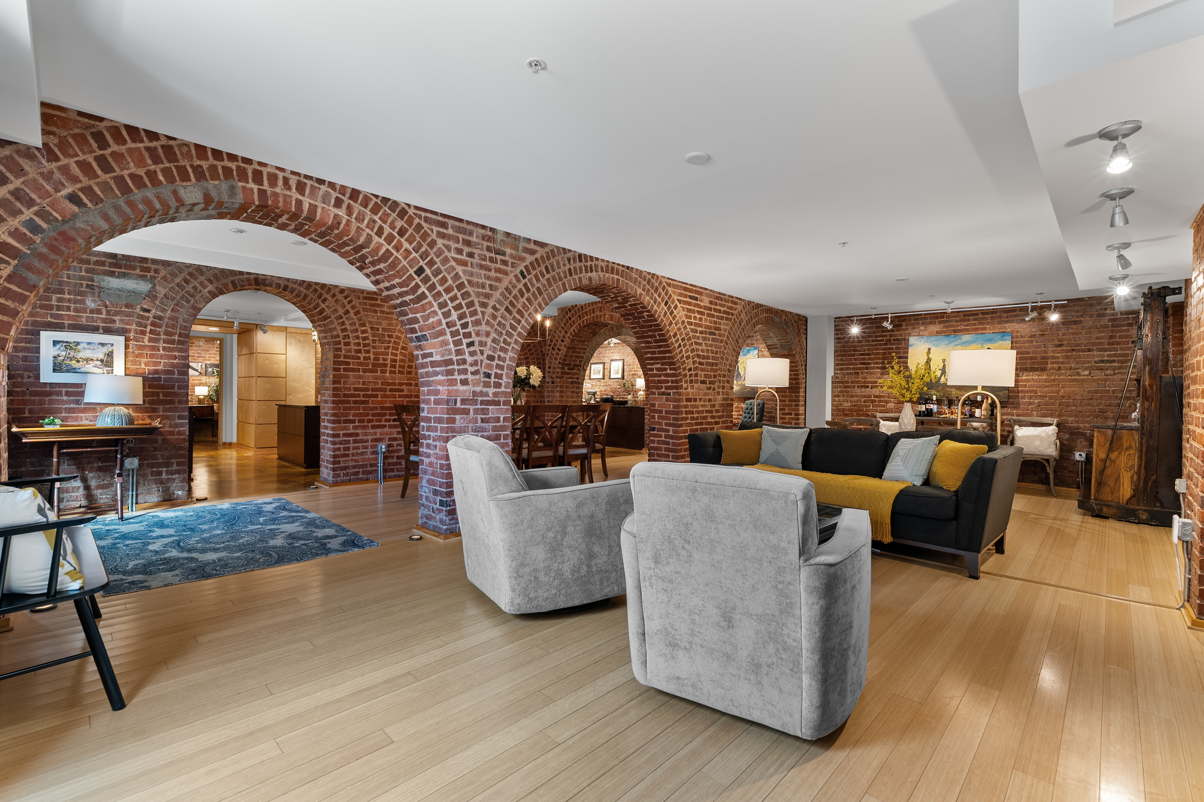 400 East Washington Street Unit 28