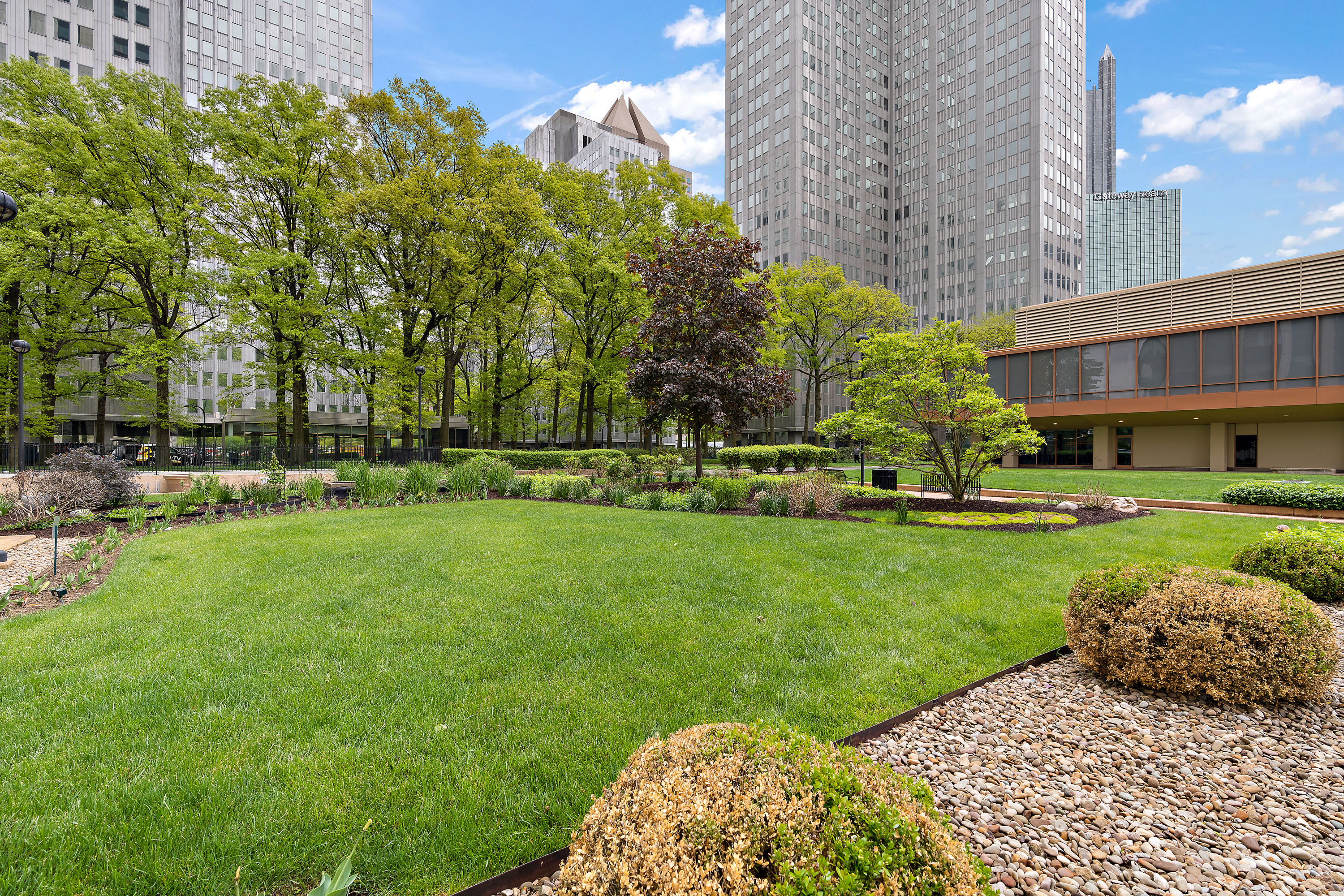 320 Fort Duquesne Blvd 6A