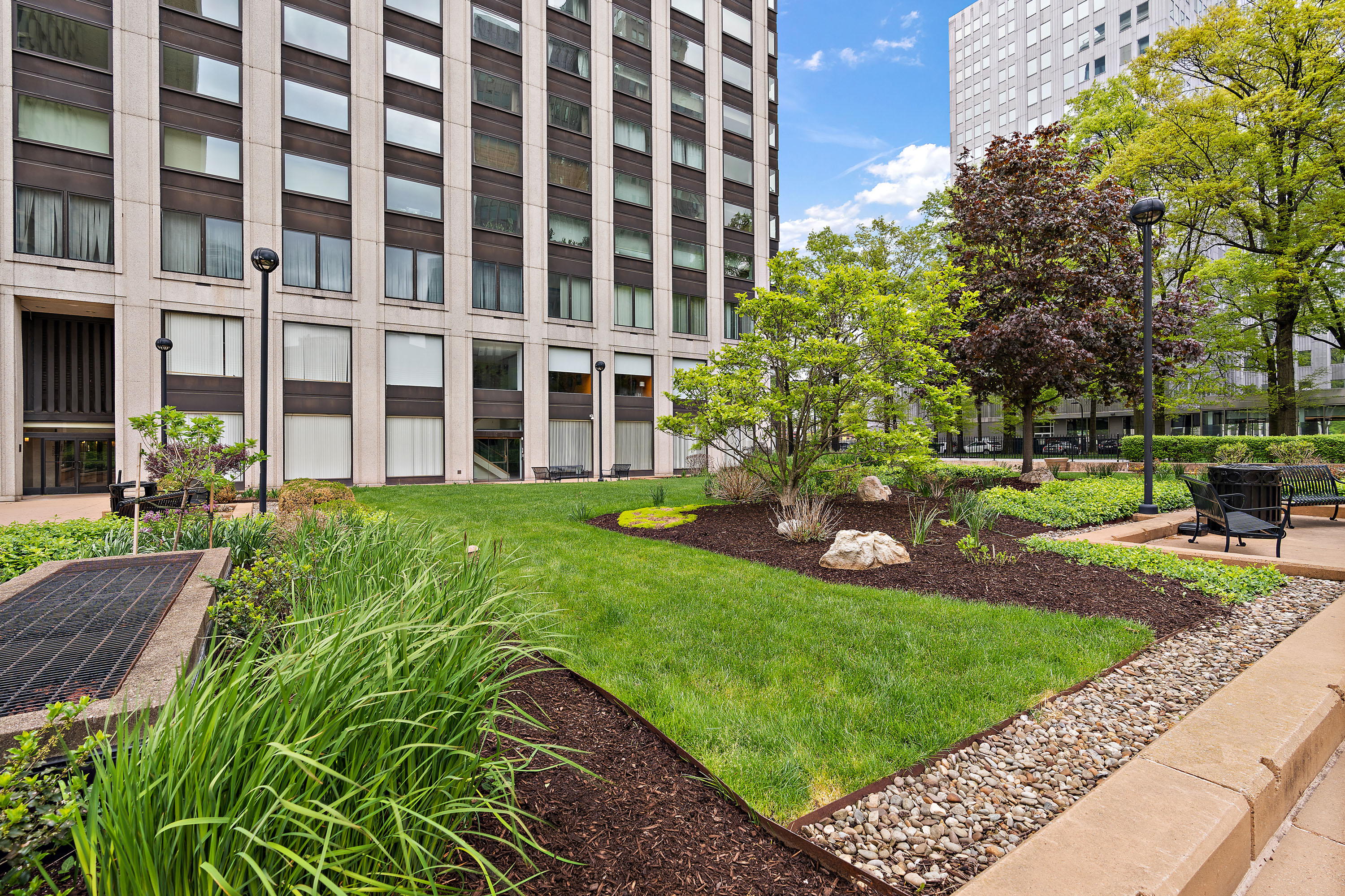 320 Fort Duquesne Blvd 6A