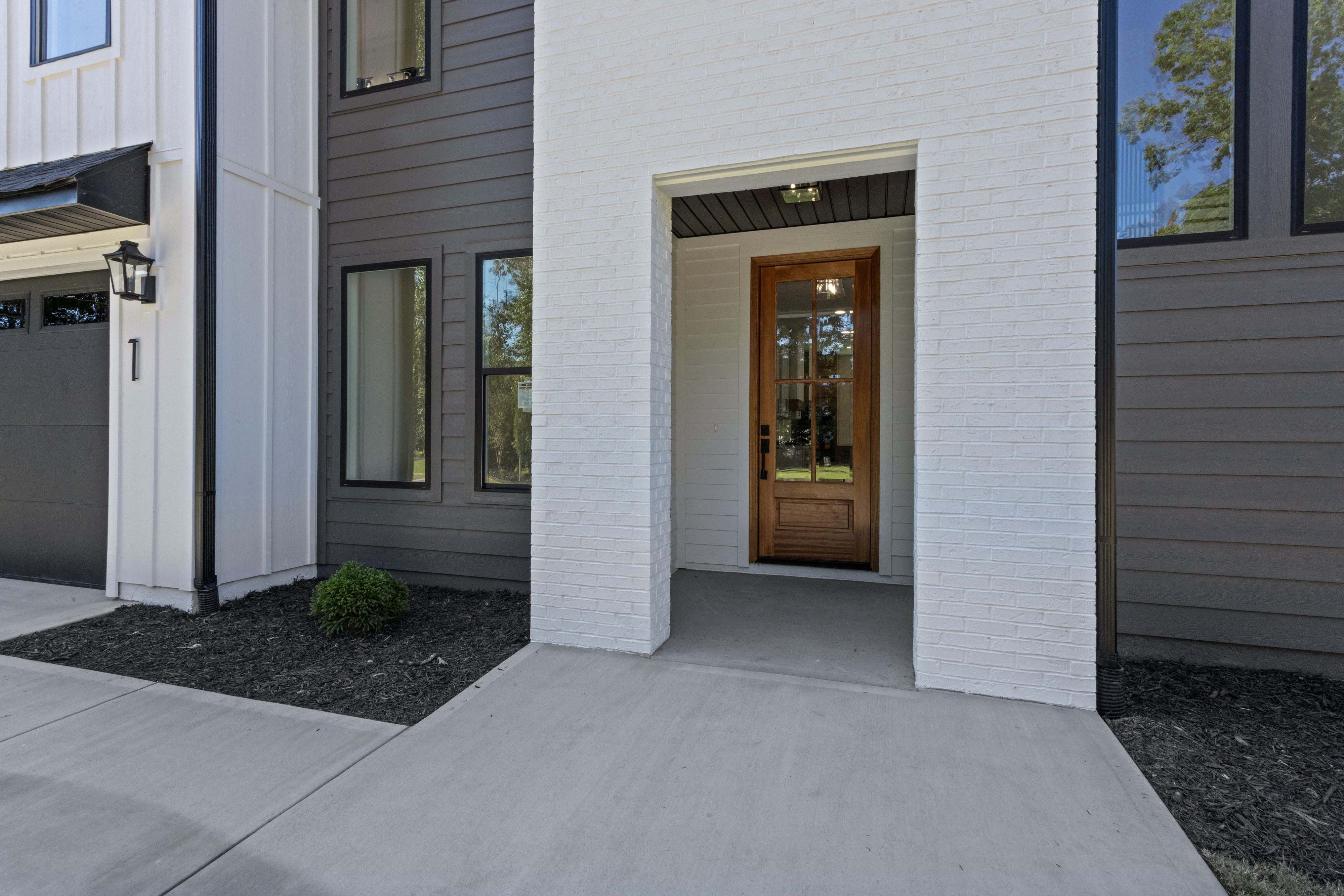 1 Inverrary Dr 
