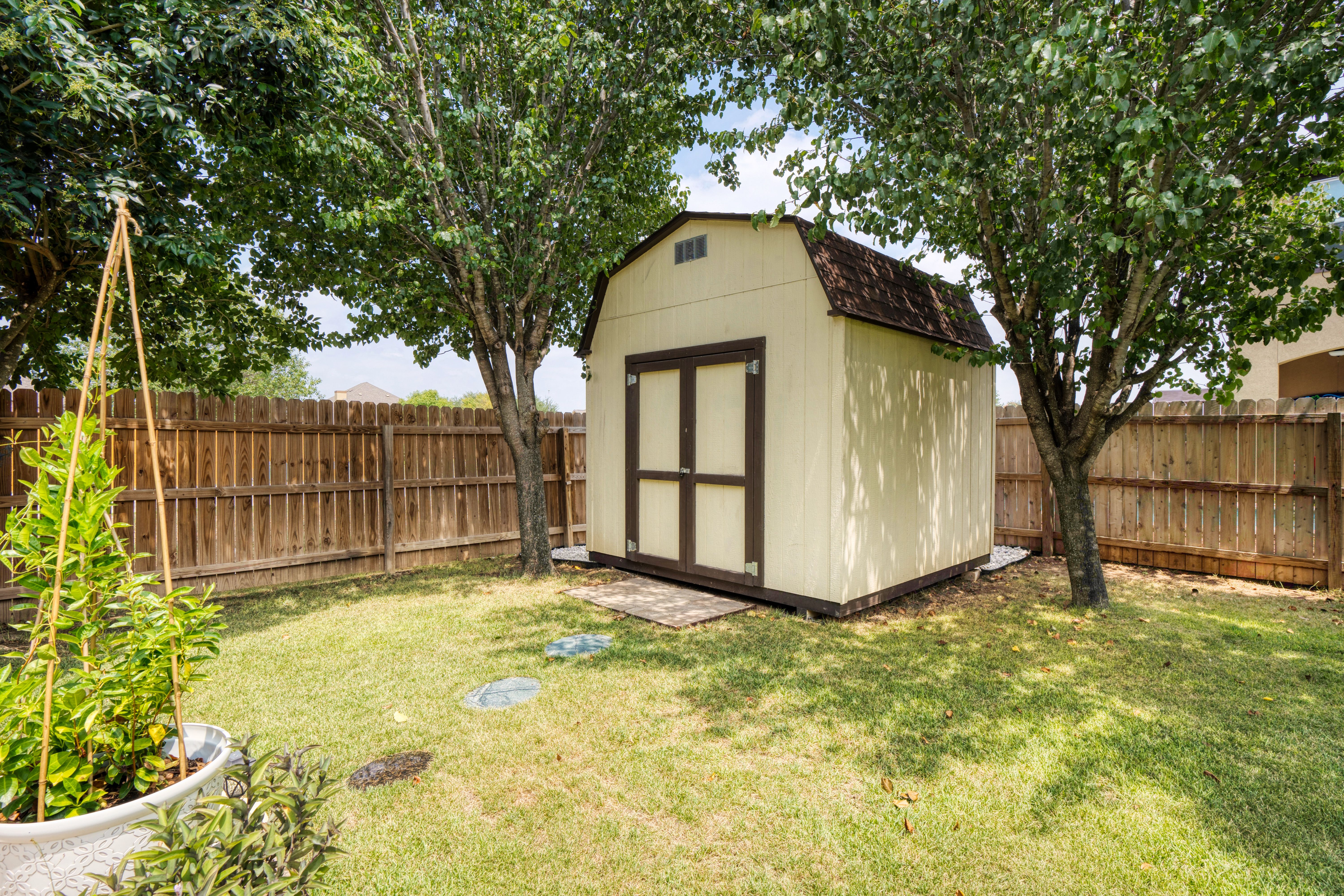 15522 York Lane
