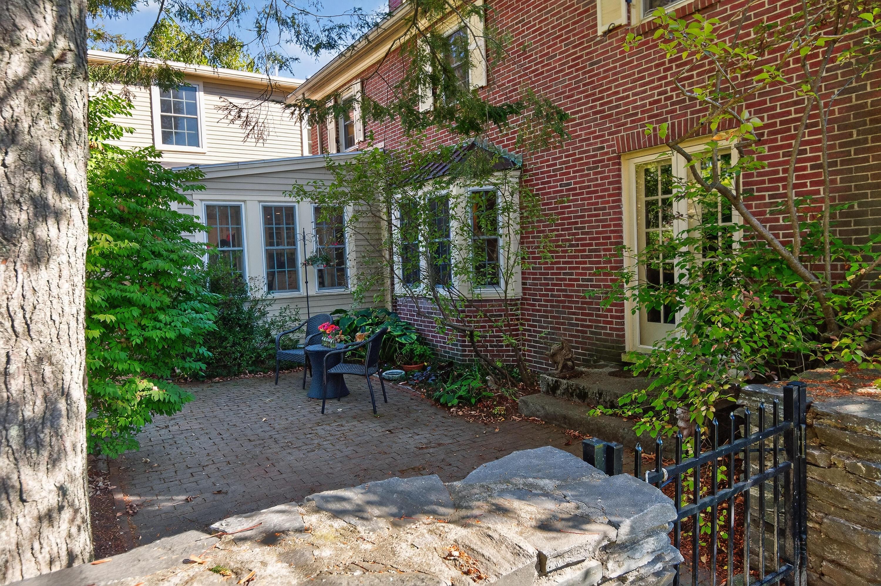 6 Highland Street