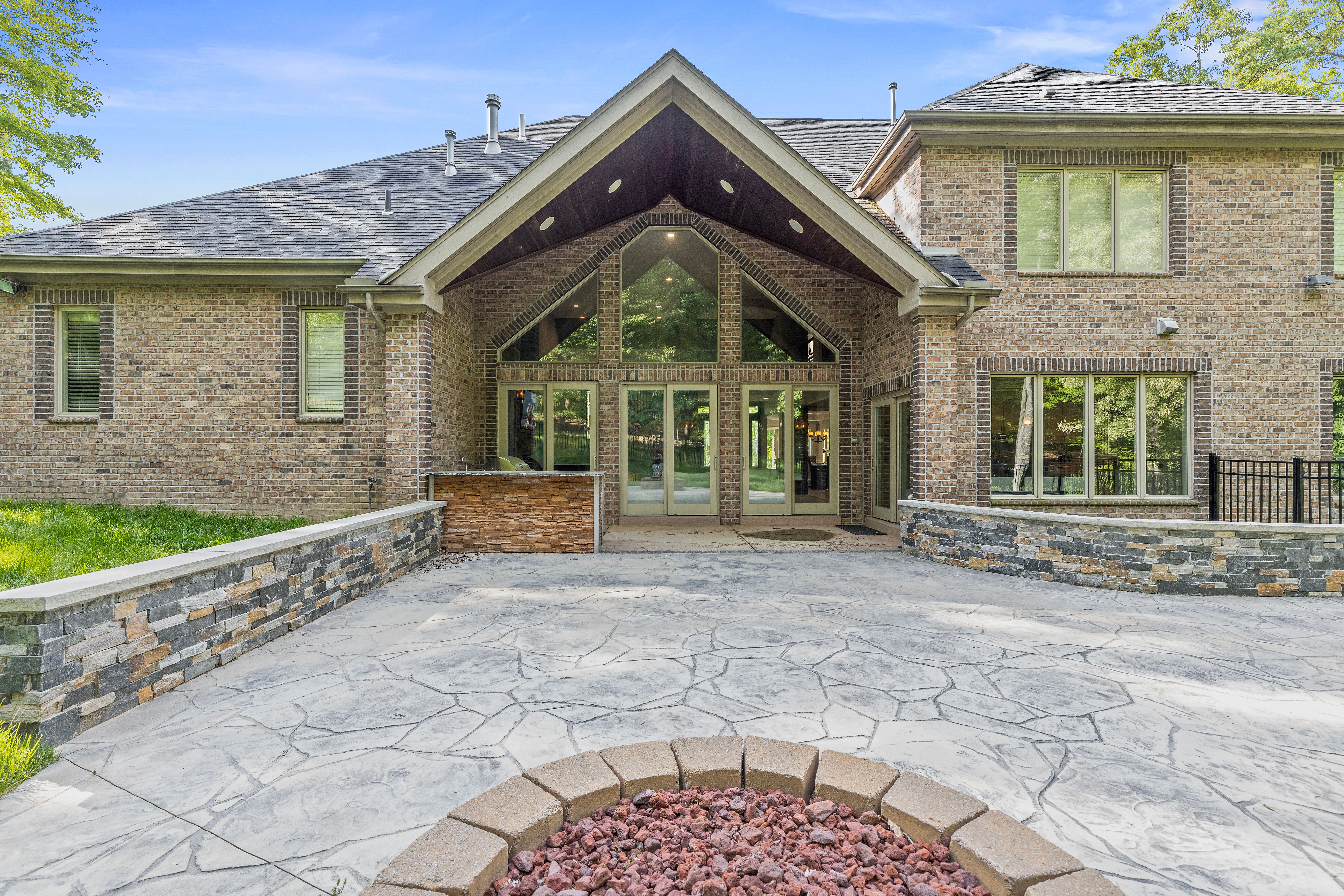 572 Macleod Drive